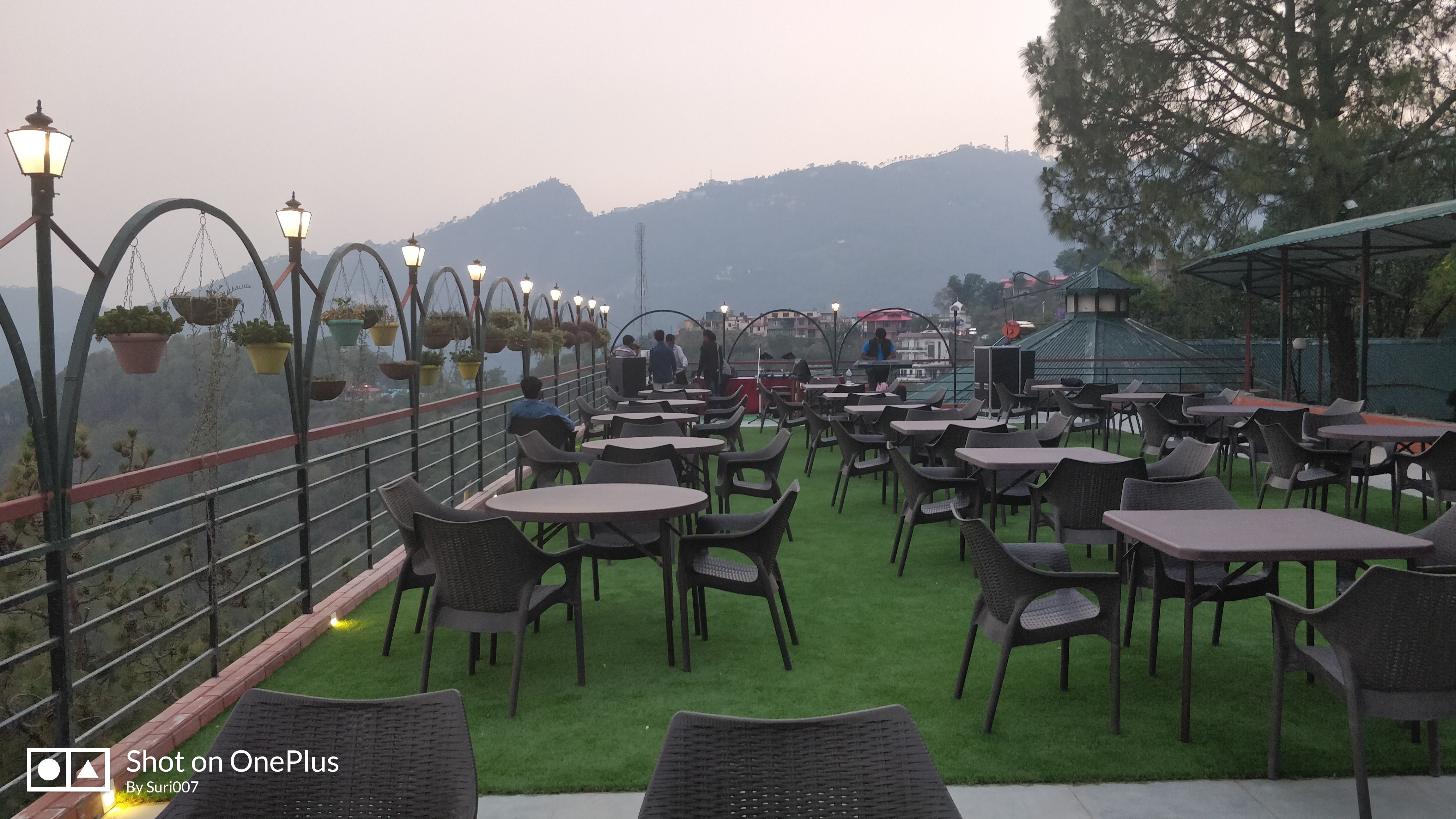 Cliff Houzz Restaurant & Bar