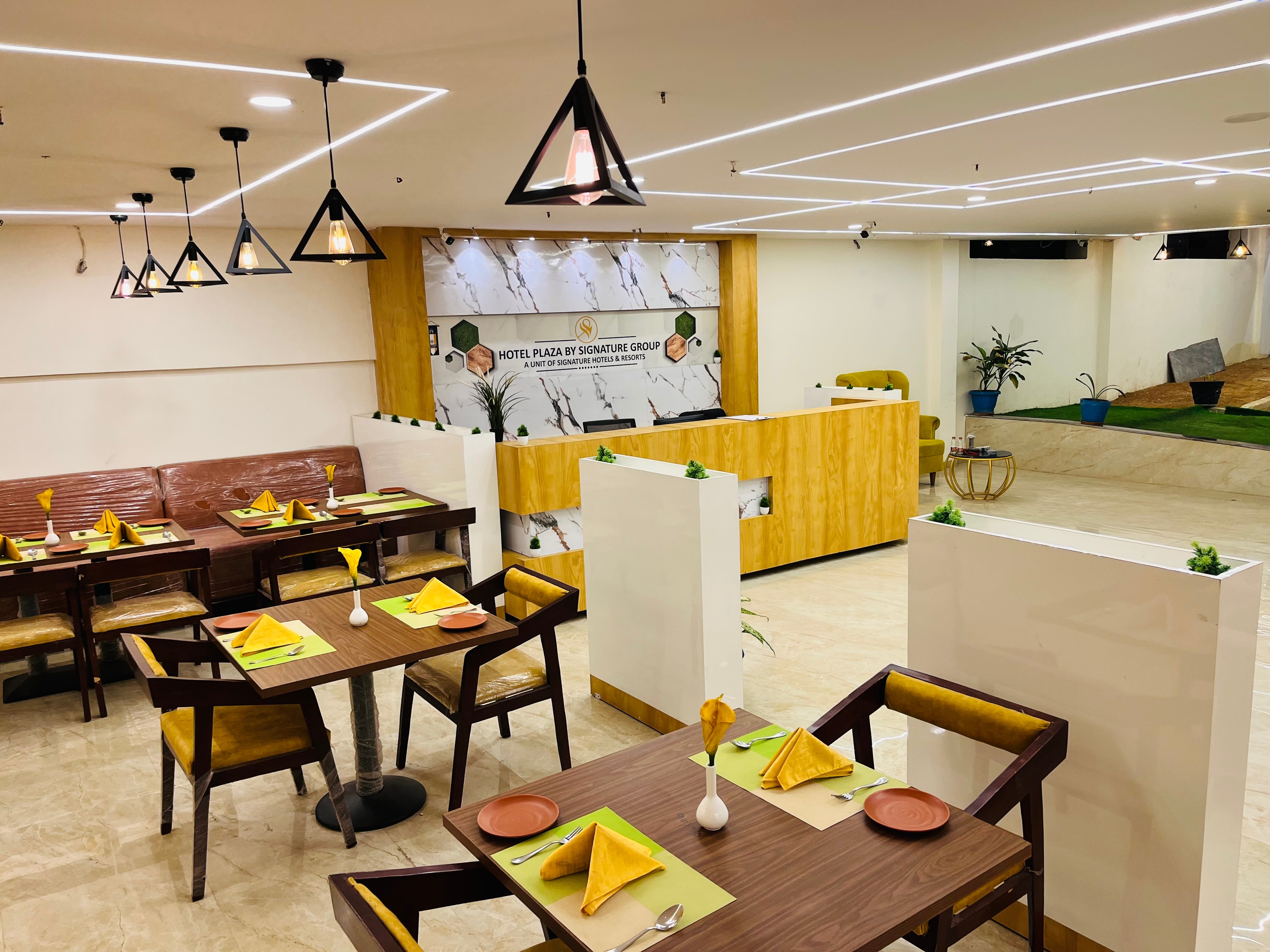 SIGNATURE FOOD COURT