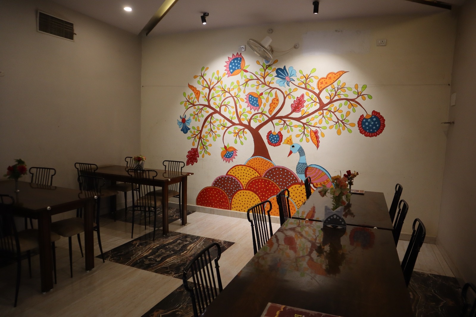 Lucky Veg  Restaurant