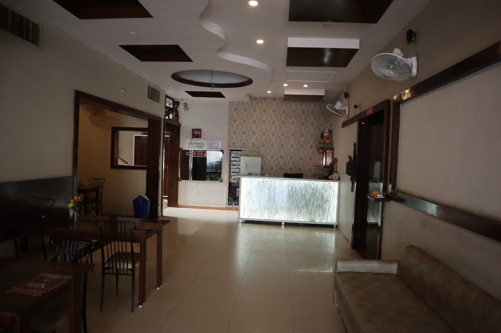 Lucky Veg  Restaurant