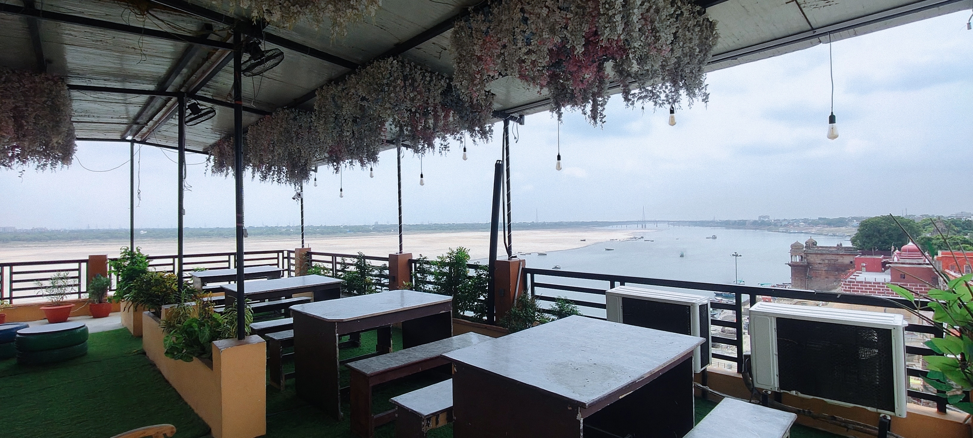 The Open Hut Cafe