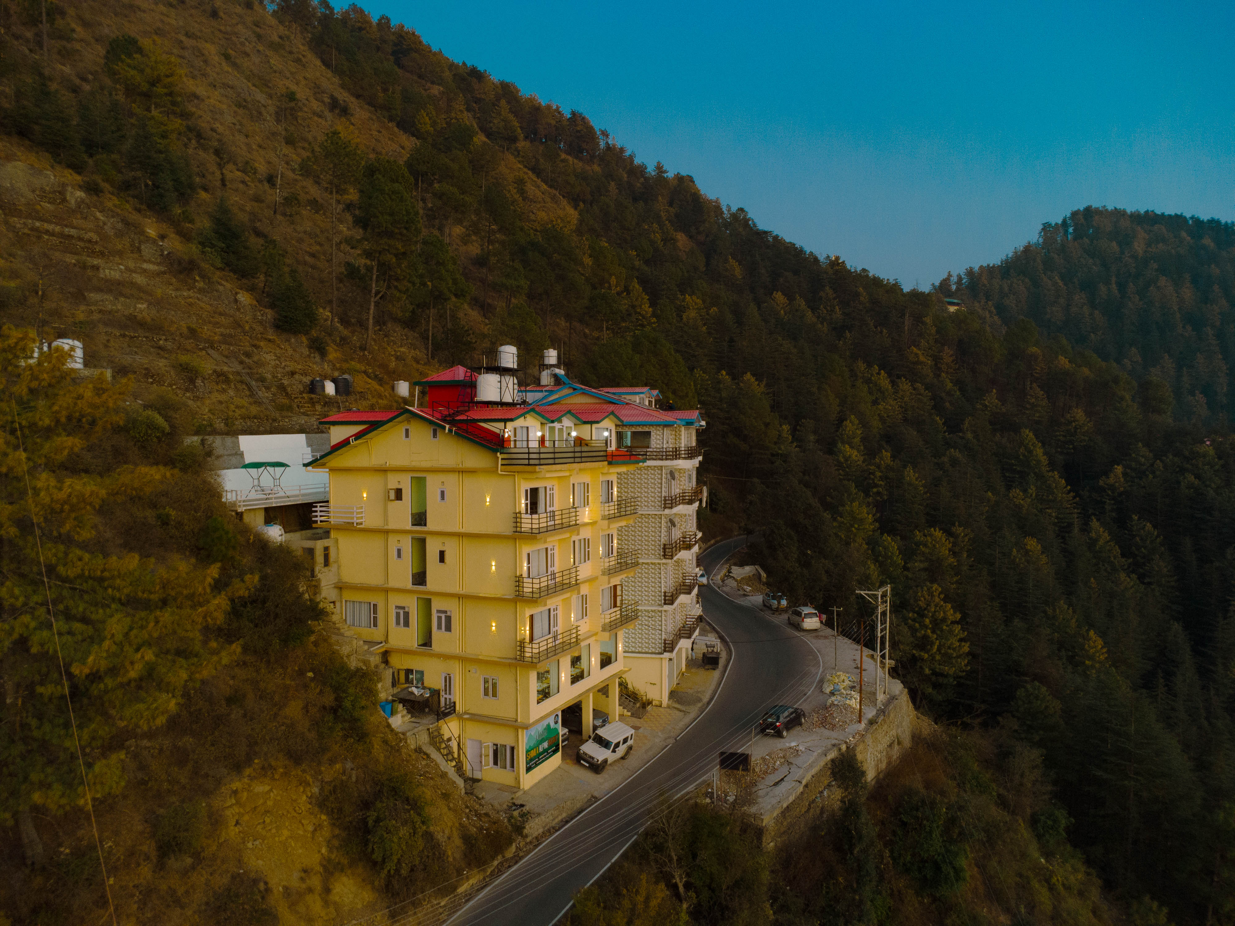 Shimla Alpine Residency 𝗕𝗢𝗢𝗞 Shimla Resort