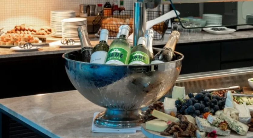 EXECUTIVE LOUNGE