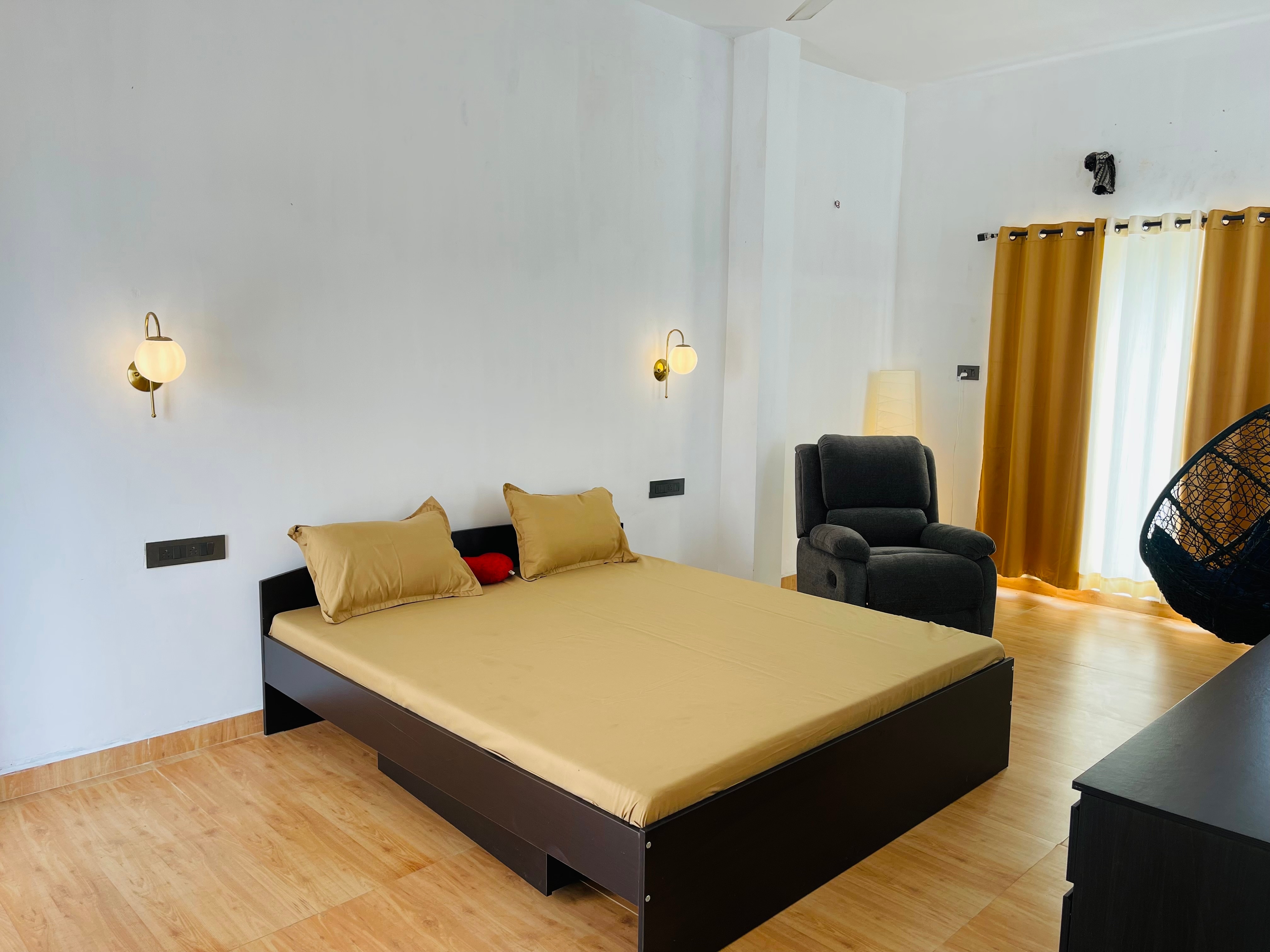 View of Luxurious sea facing penthouse 𝗕𝗢𝗢𝗞 Chennai Apartment