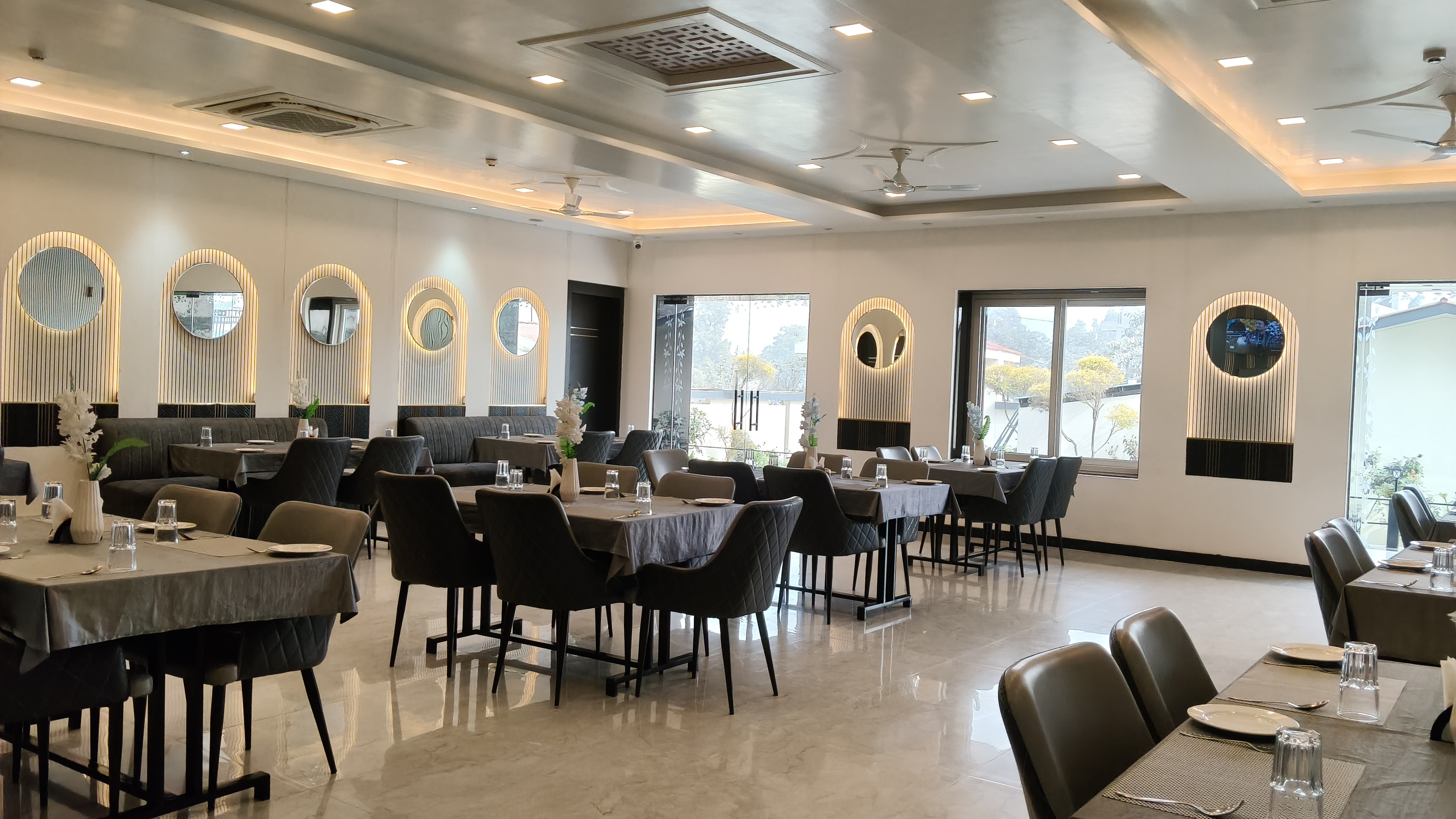 Treat and Deluxe Restaurant 