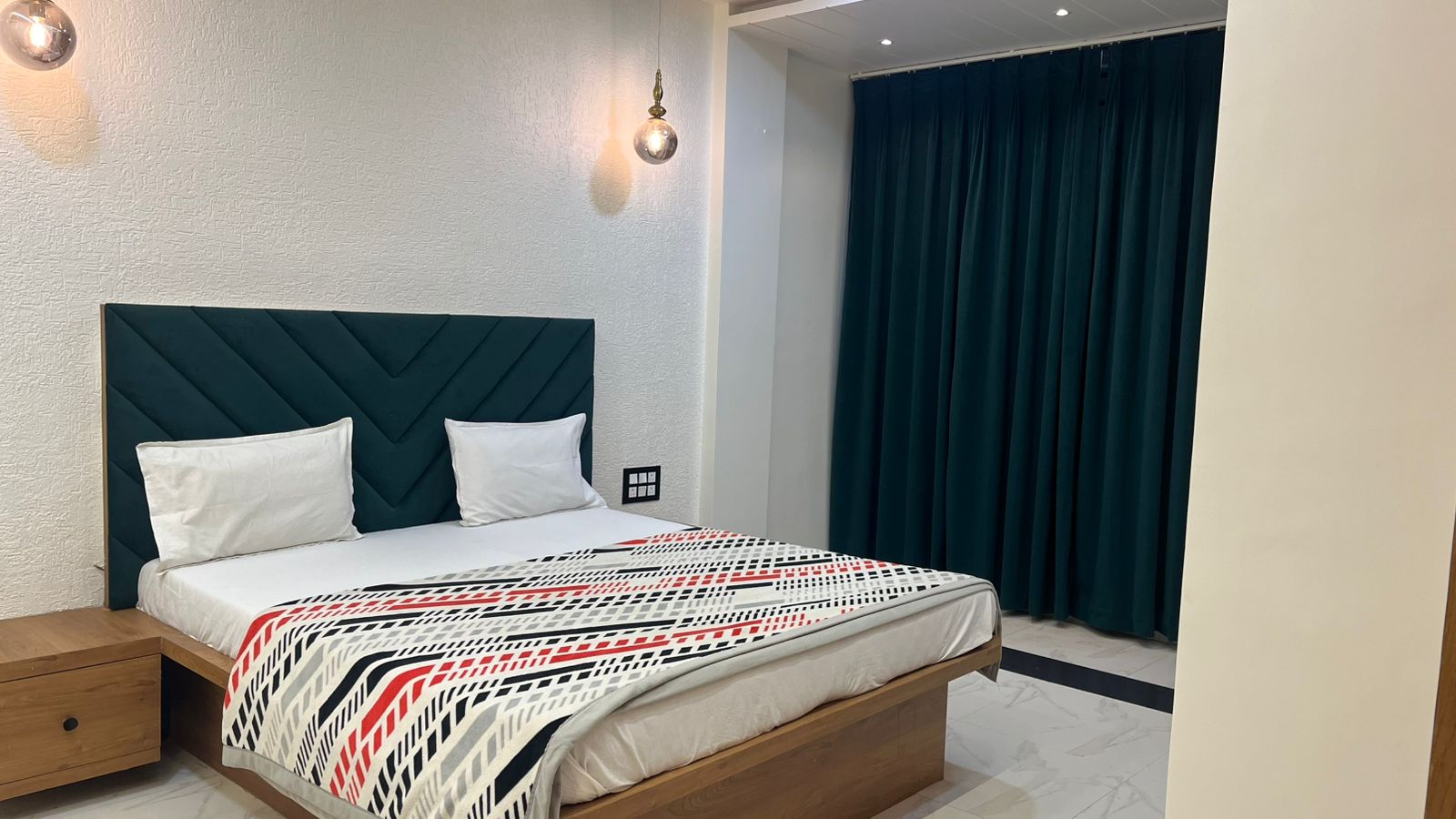 Sayajiraje Palace 𝗕𝗢𝗢𝗞 Akluj Hotel