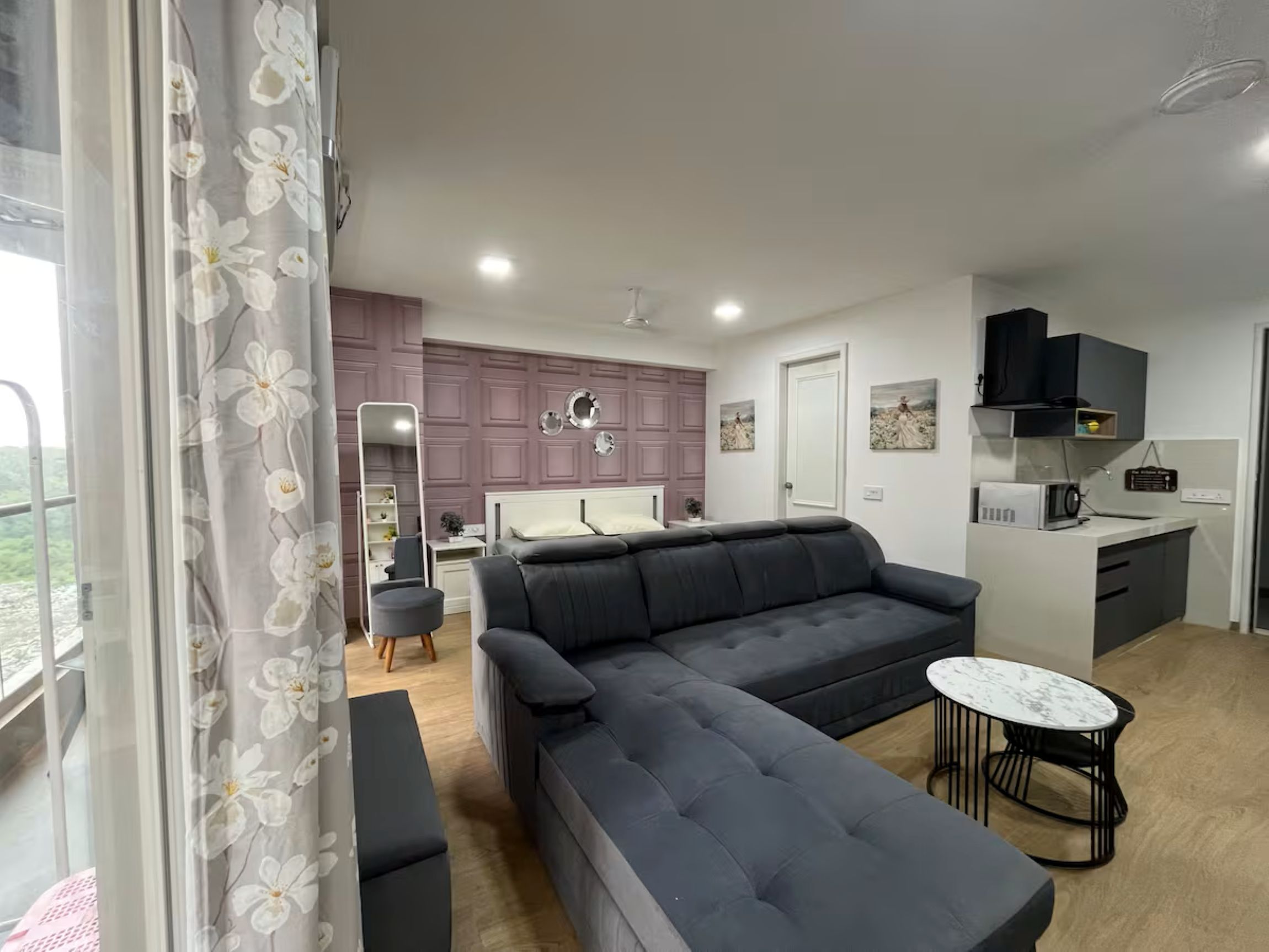 Luxury Airport Studio 500 mtr from Airport 𝗕𝗢𝗢𝗞 Pune Apartment