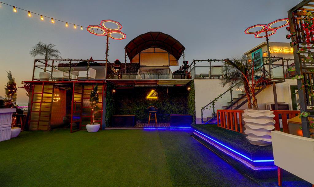 Level 4 Rooftop Lounge