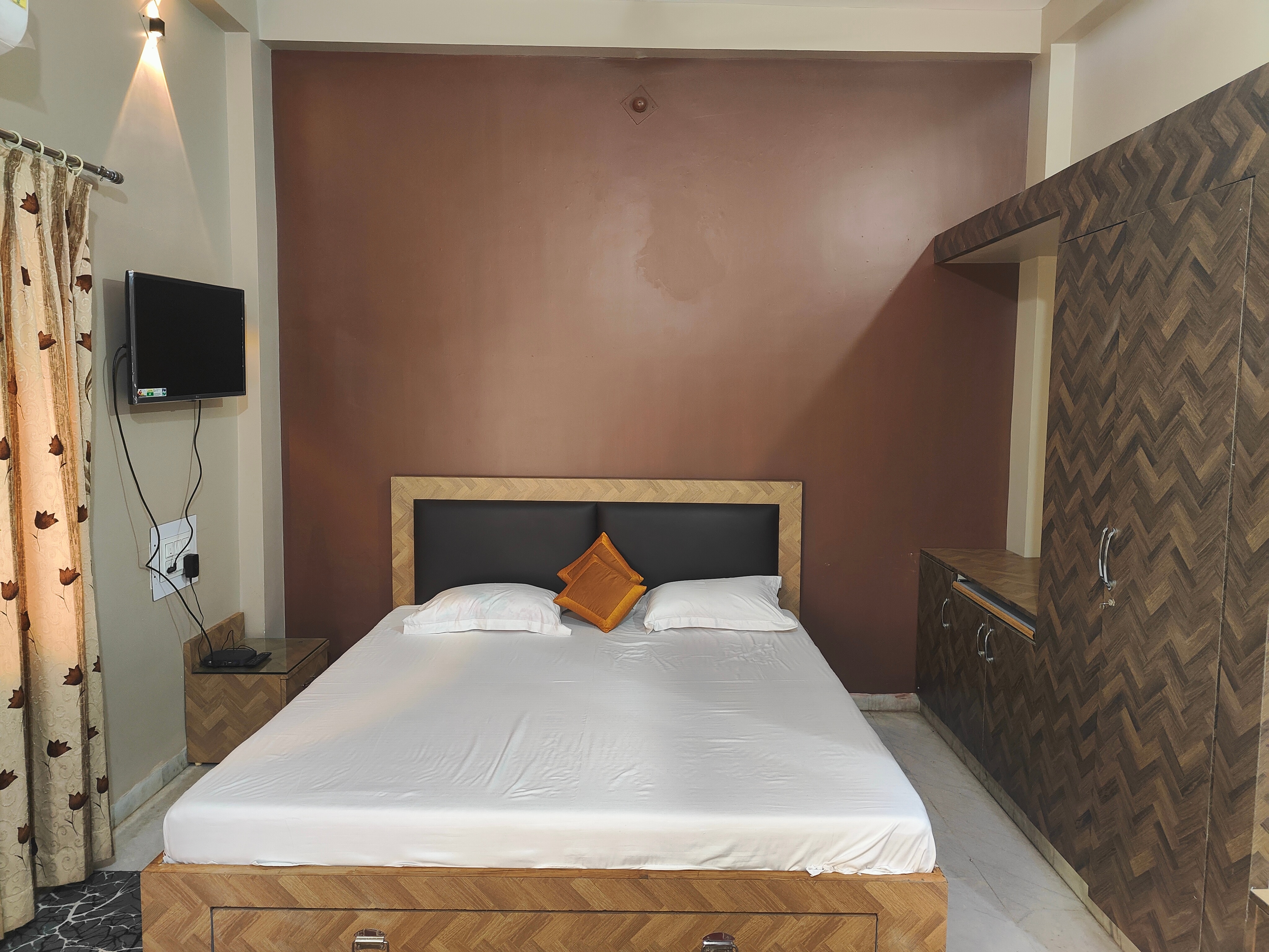 Om Paradise, Ujjain — ₹1000/night, 4.2★, 1.2 km from Mahakal Temple