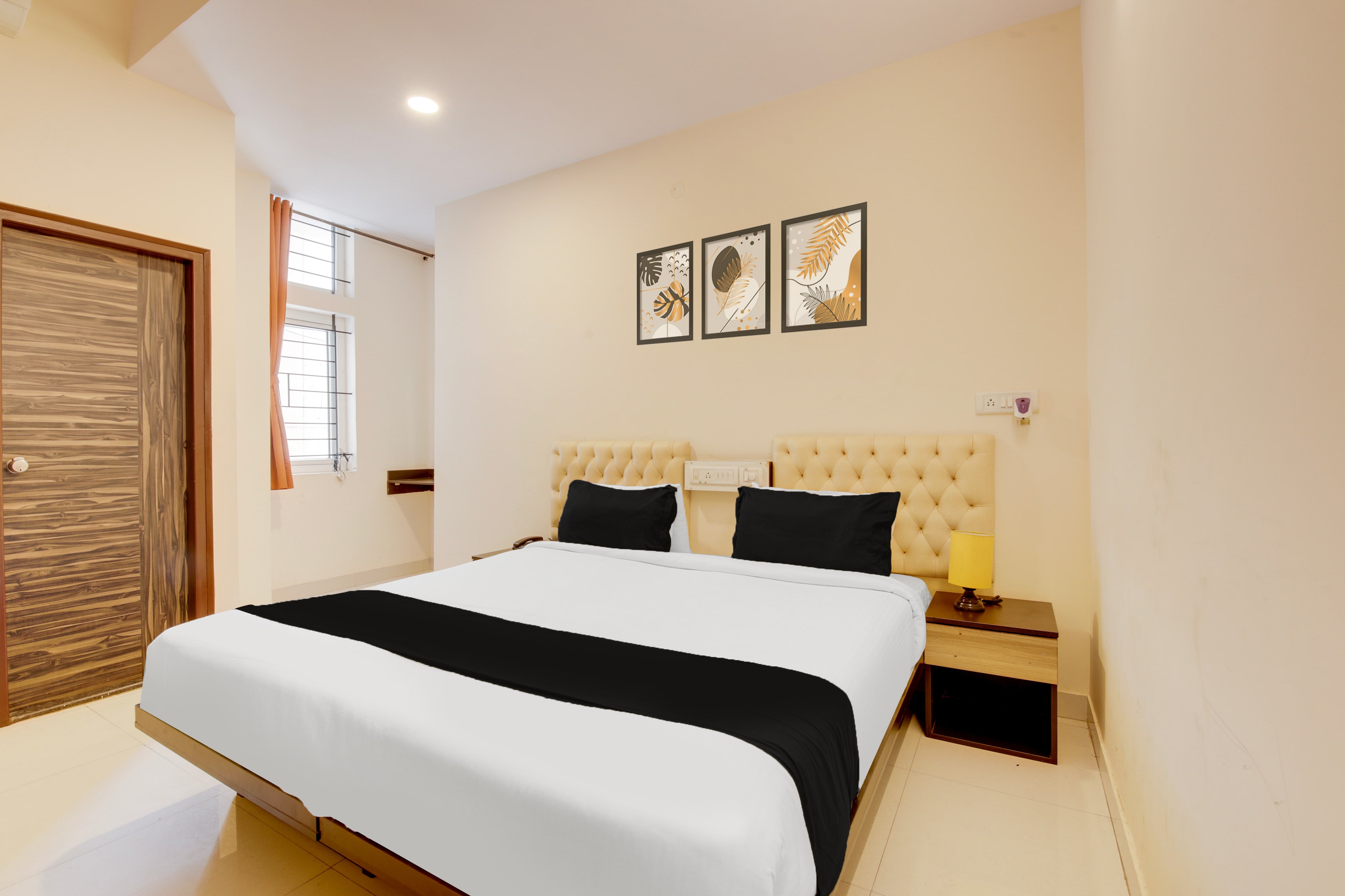 Townhouse 1383 Hotel Leela Park  - Restaurant