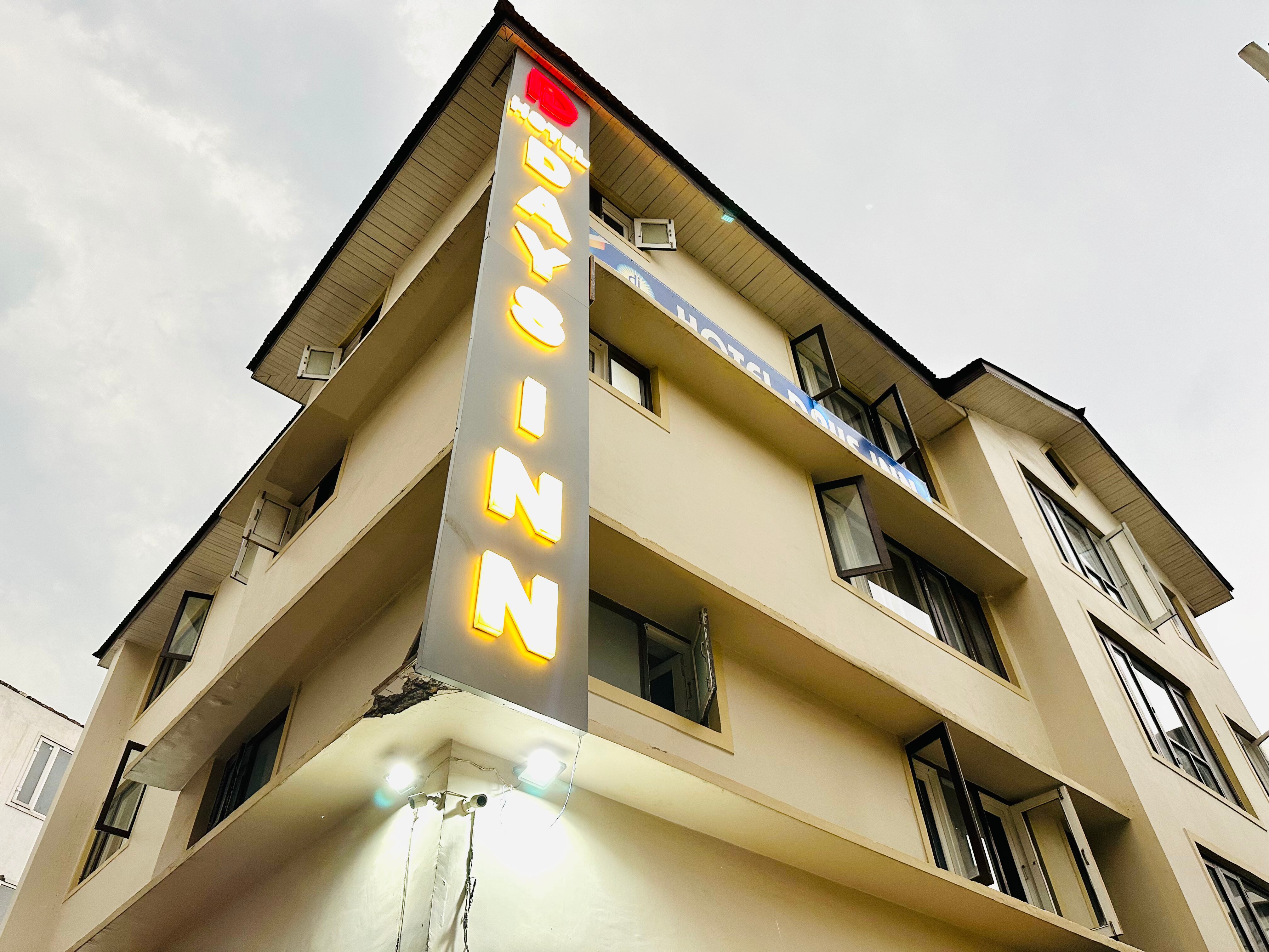 Hotel Days Inn 𝗕𝗢𝗢𝗞 Srinagar Hotel