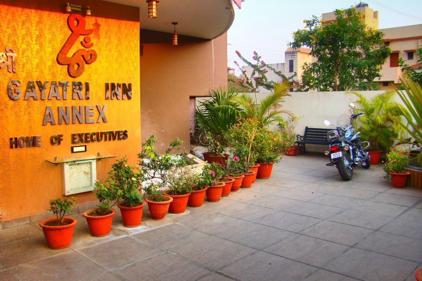 Hotel Gayatri Inn Annex OYO 7439
