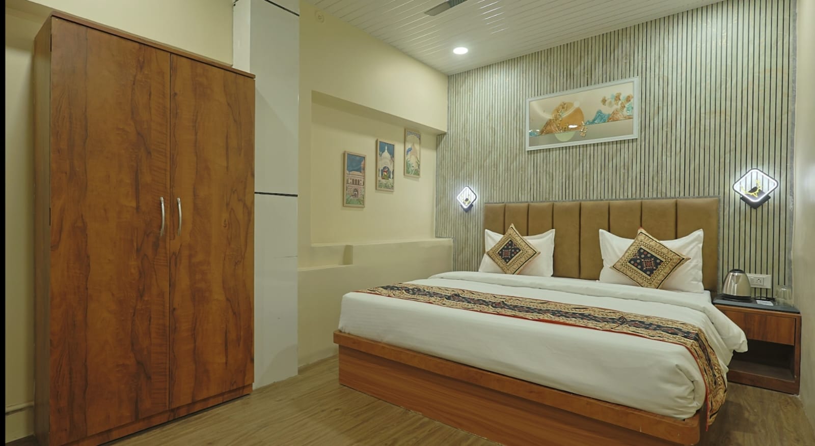 Click Find Stay Orderly Bazar Hotel Varanasi | Book Hotel with Up to 25 ...