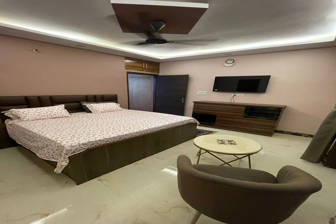 Picture of Urban Oasis 𝗕𝗢𝗢𝗞 Delhi Apartment