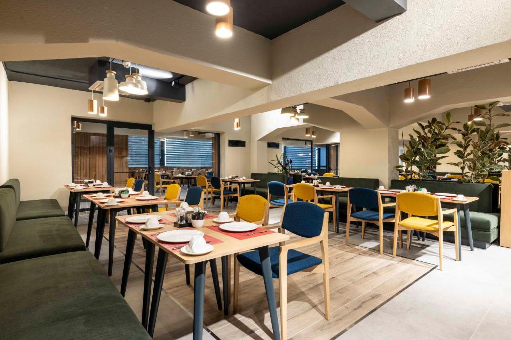 MAIN RESTAURANT
