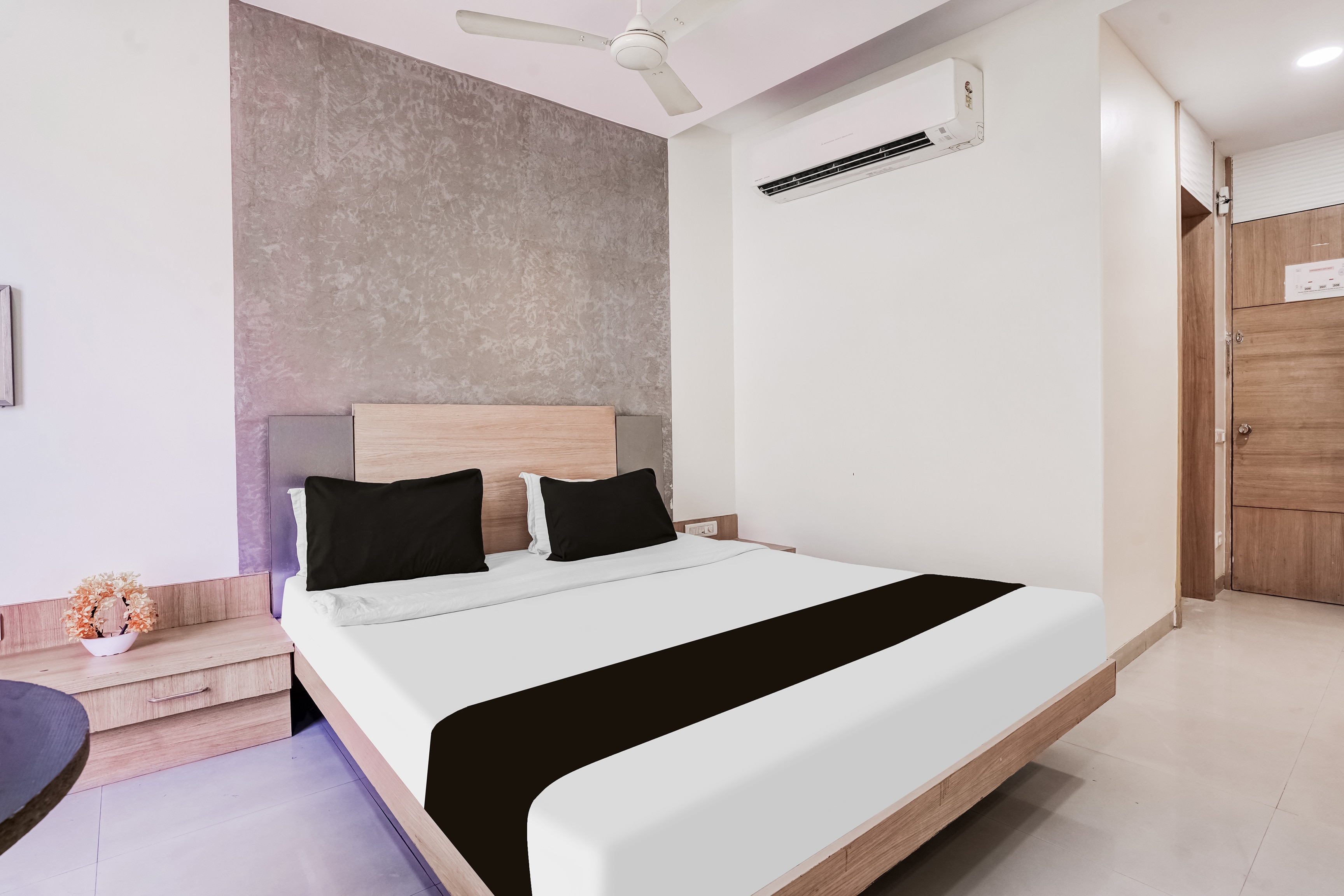 Super Townhouse Kranti Square Aurangabad Hotel Chhatrapati ...