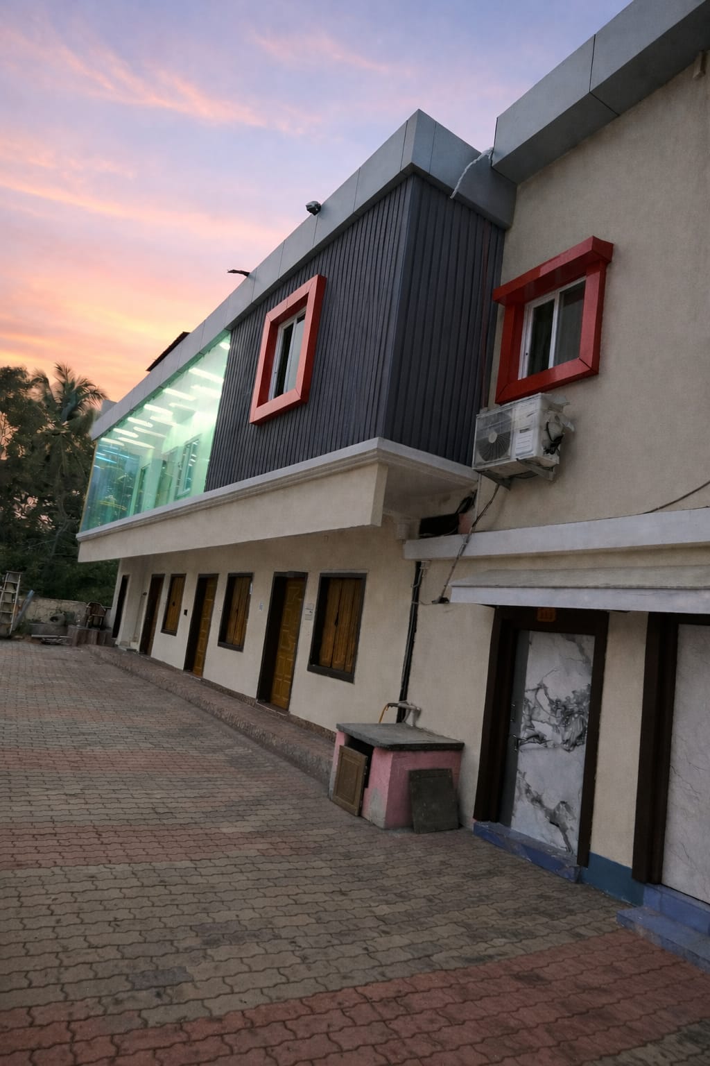 SWARAJ INN BED & RESTAURANT