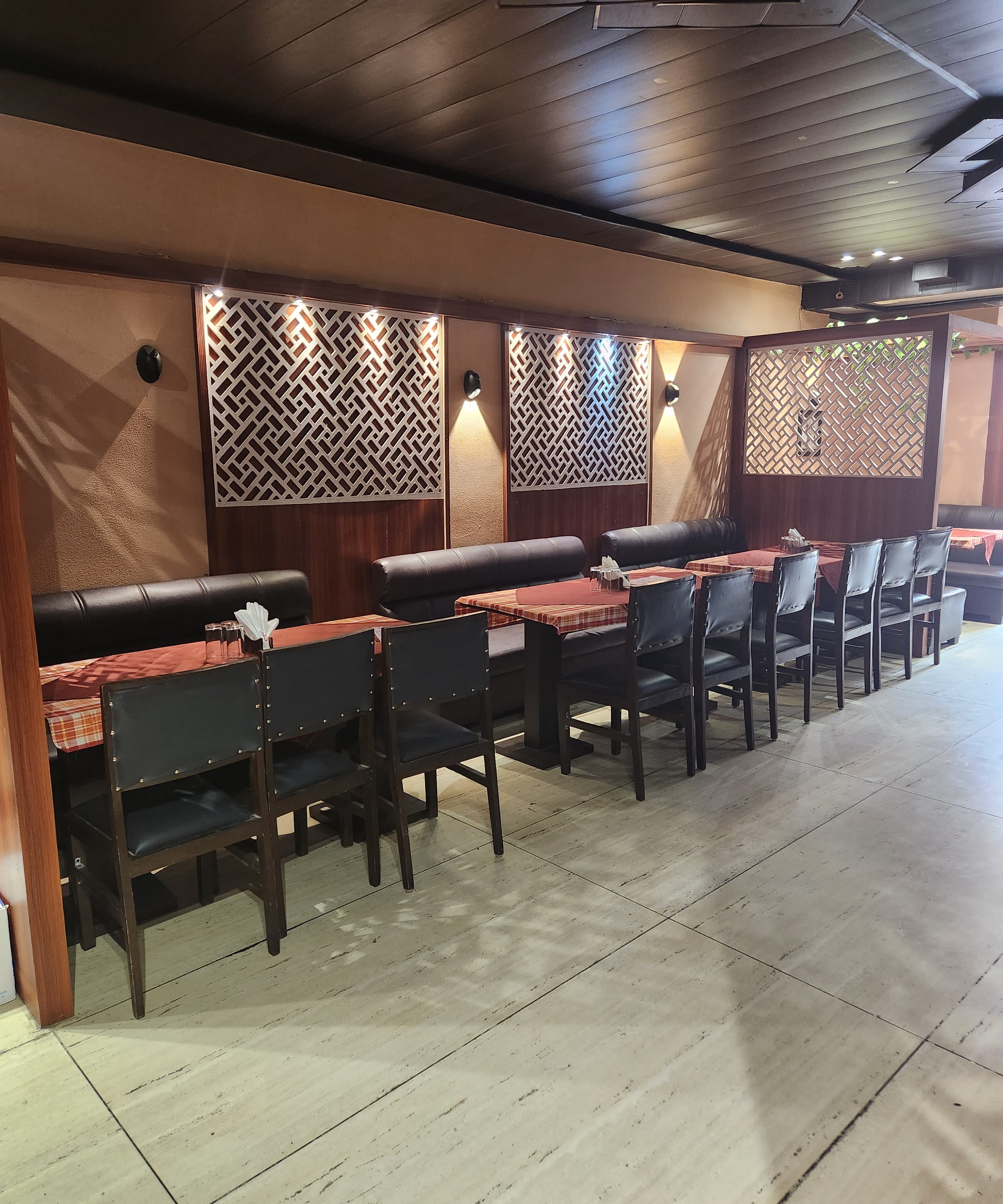 Moti Mahal Dekux Tandoori Trail