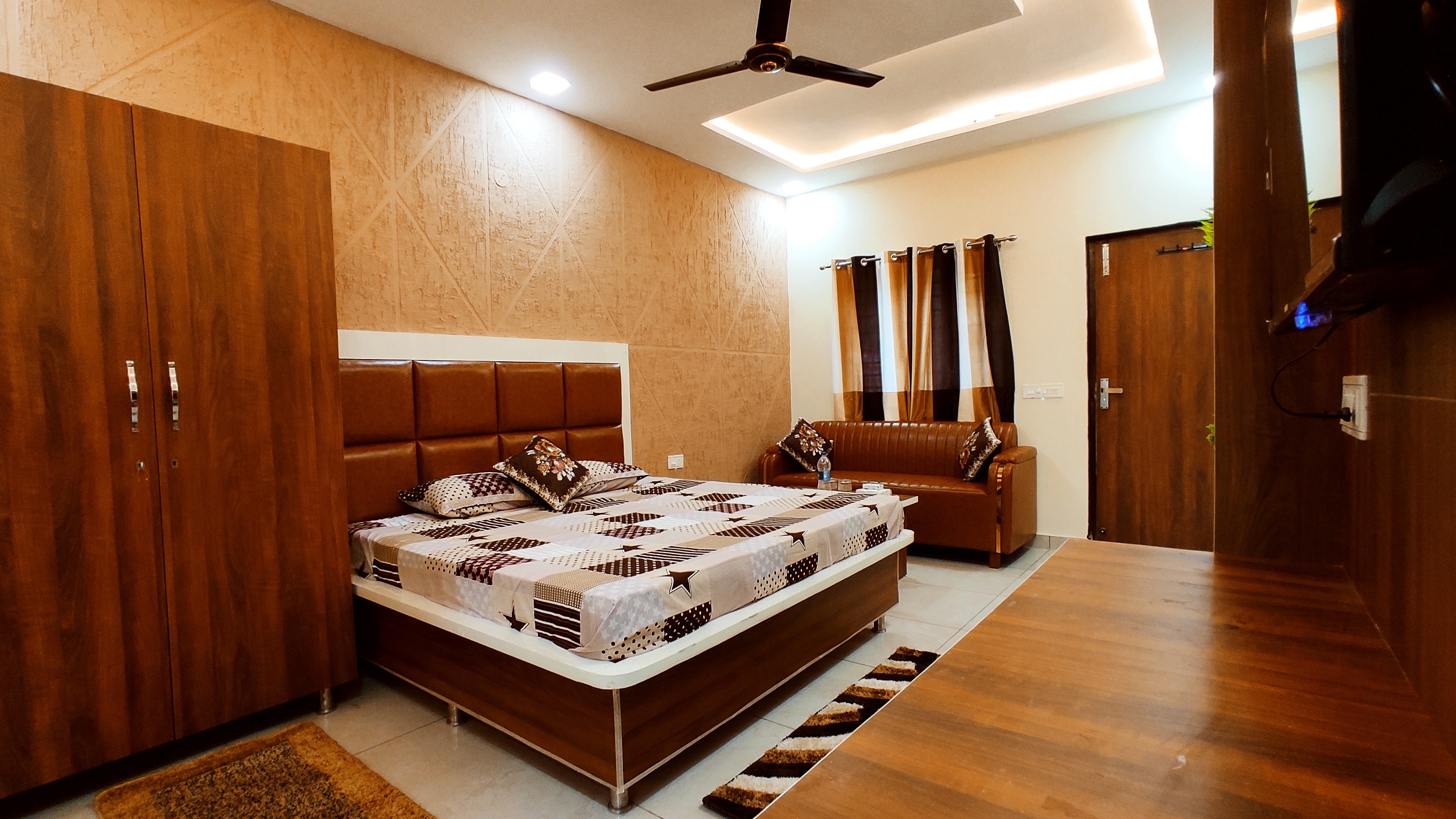 HOTEL REGAL SUIT ROOMS ???????????????? Phagwara Homestay
