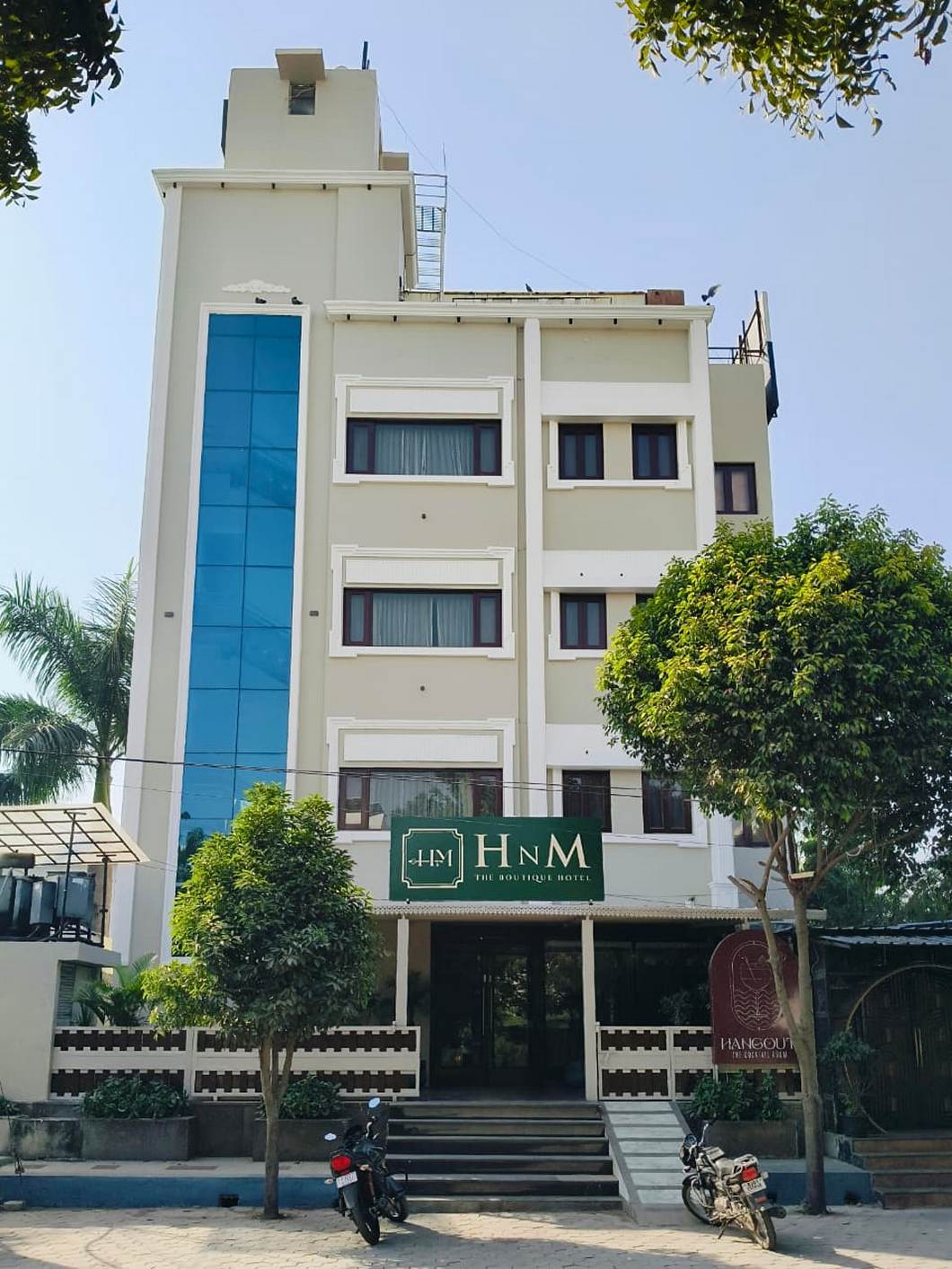 HnM-THE BOUTIQUE HOTEL
