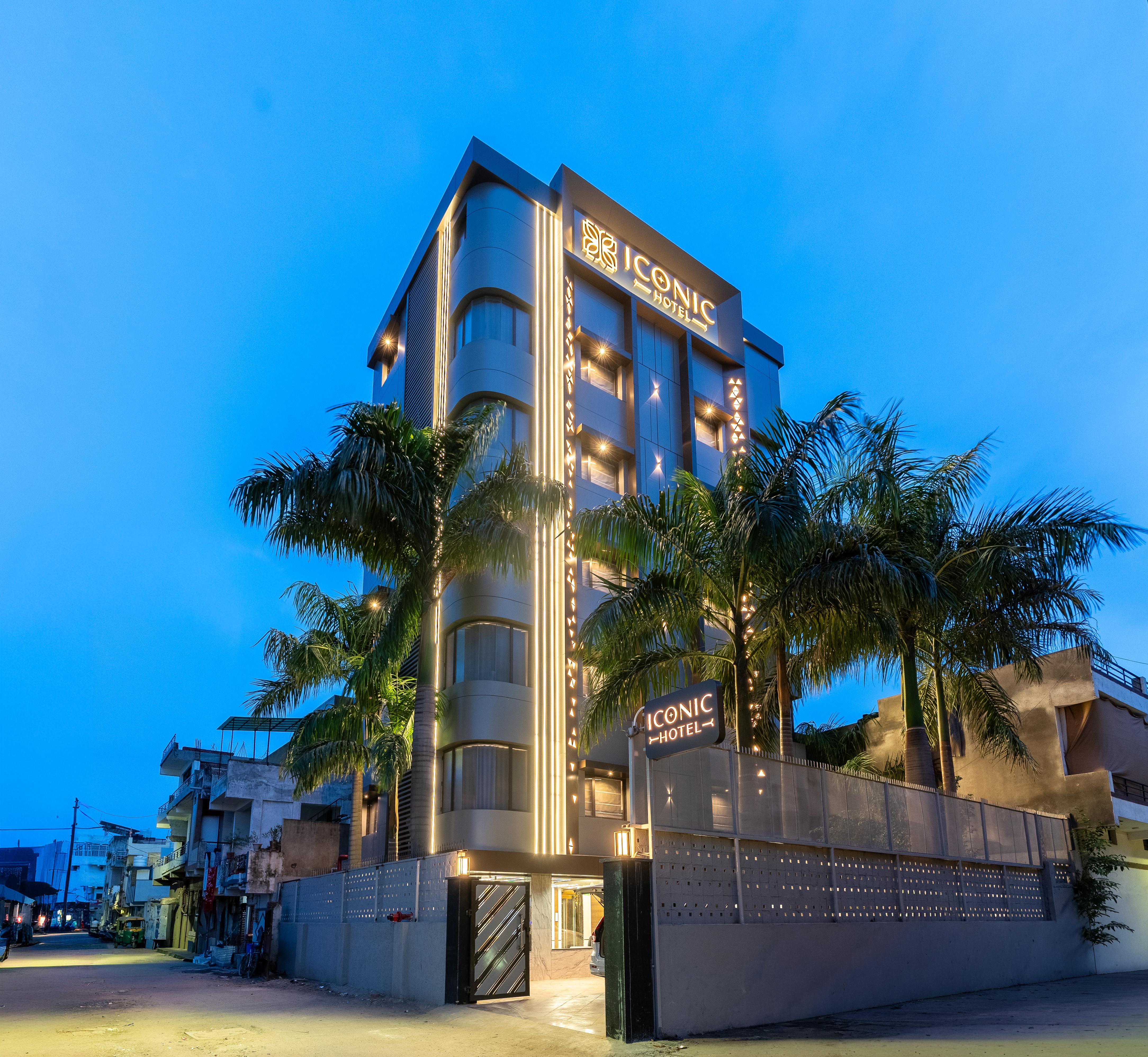 Iconic Hotel 𝗕𝗢𝗢𝗞 Ahmedabad Hotel
