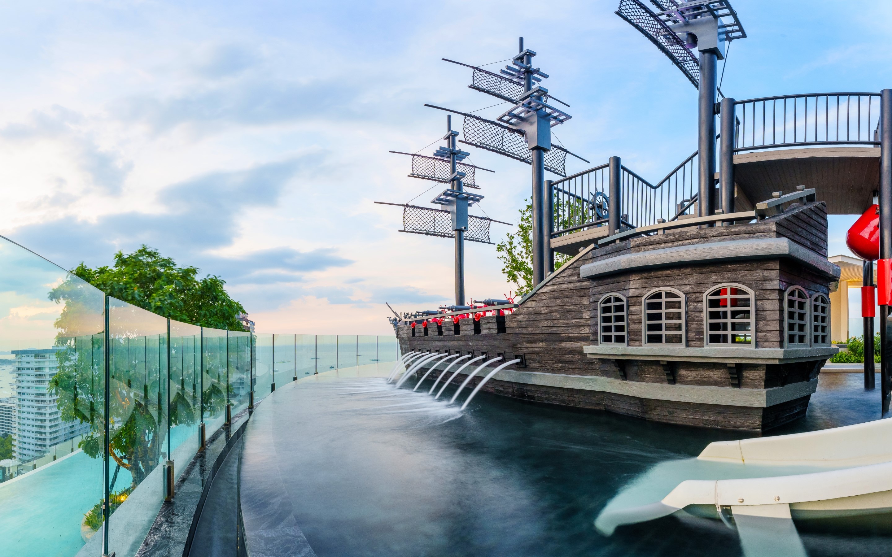 Sky Rooftop Lounge
