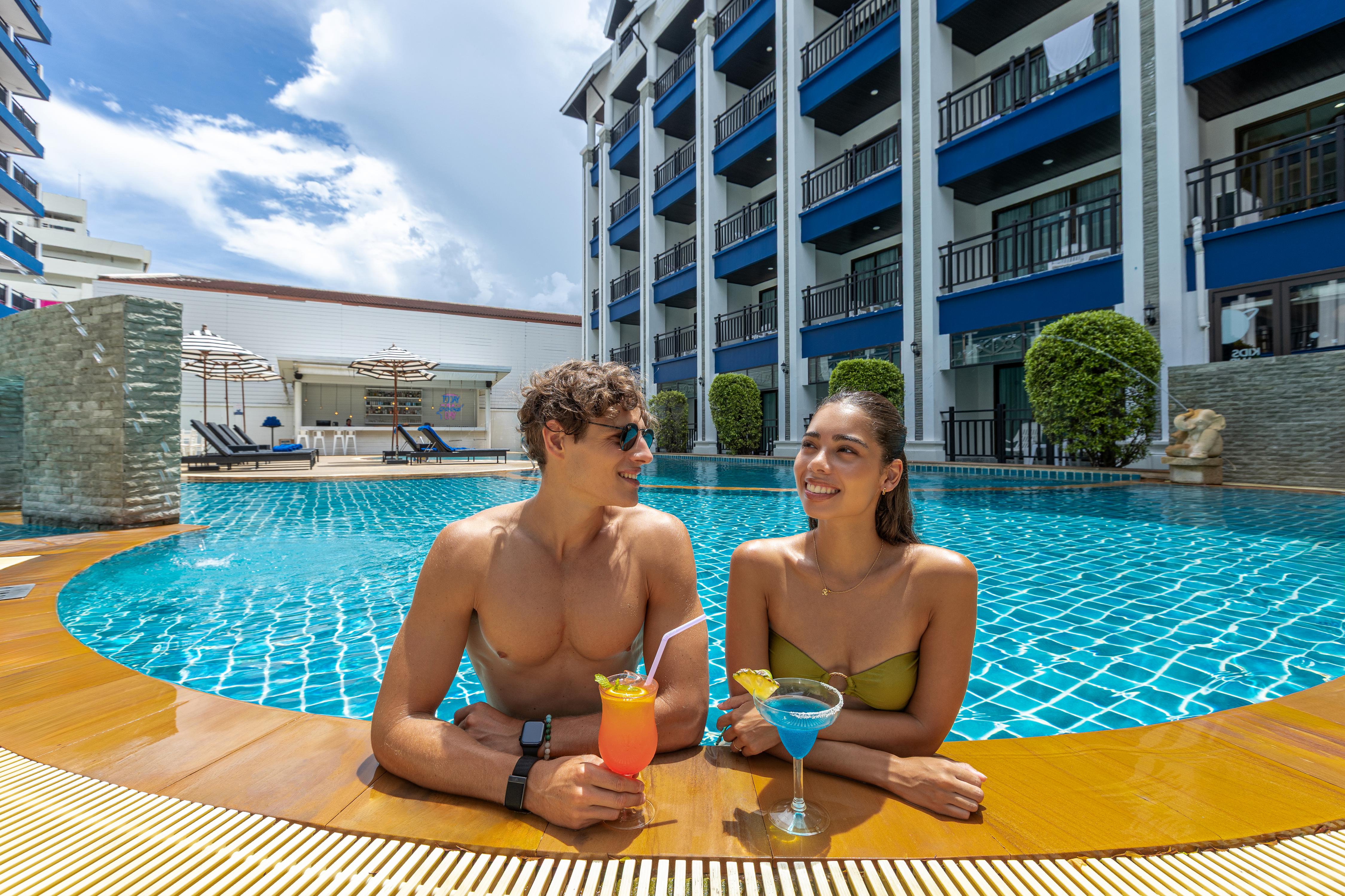 Pool Bar
