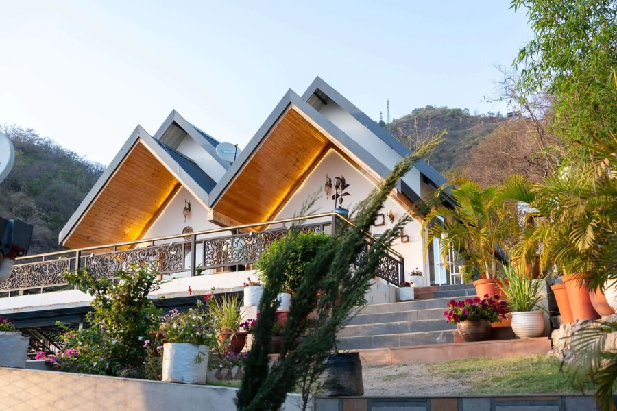 Alpine Manor Alpine Manor 3 by Ebonystays 𝗕𝗢𝗢𝗞 Dehradun Villa