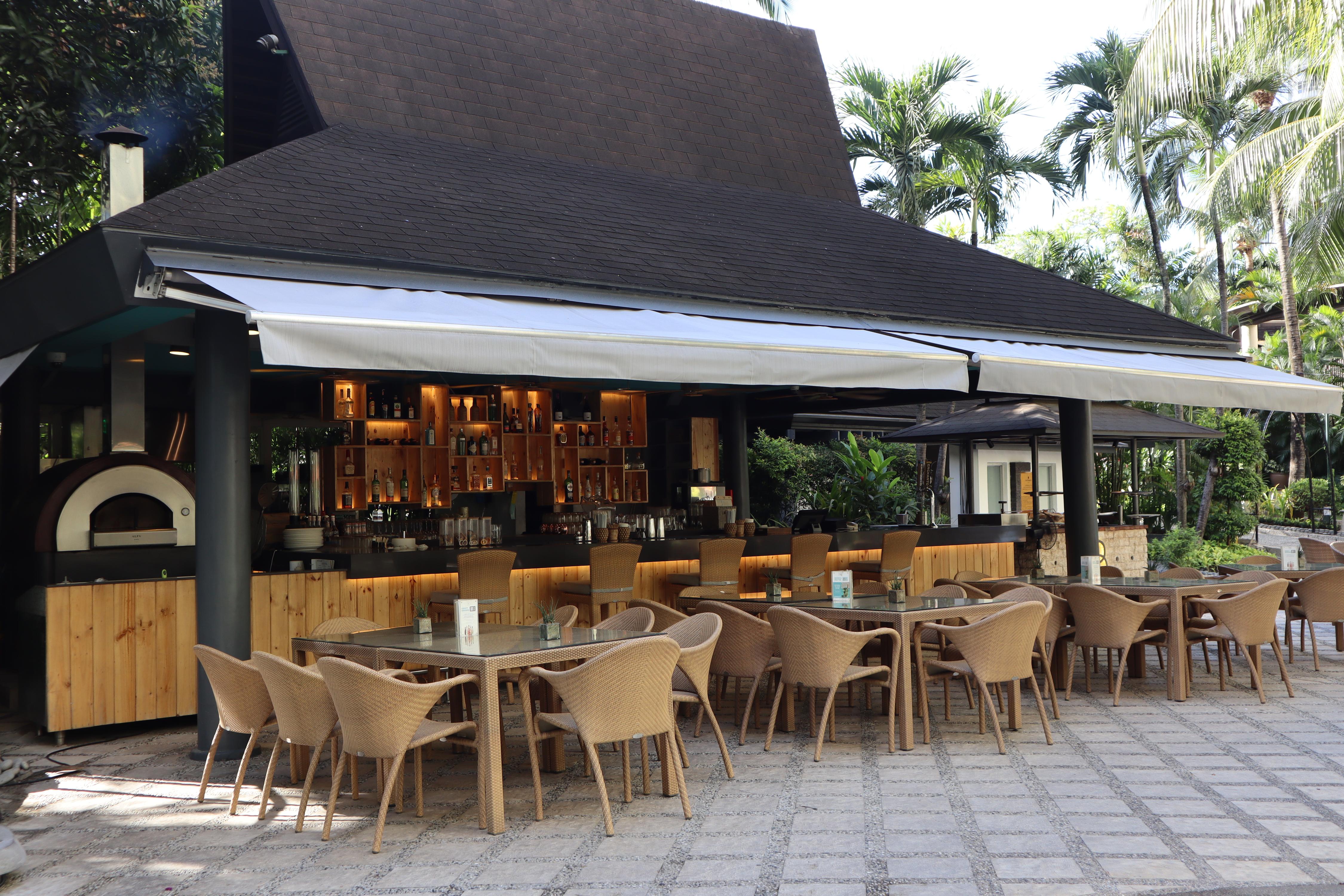 Pool Bar