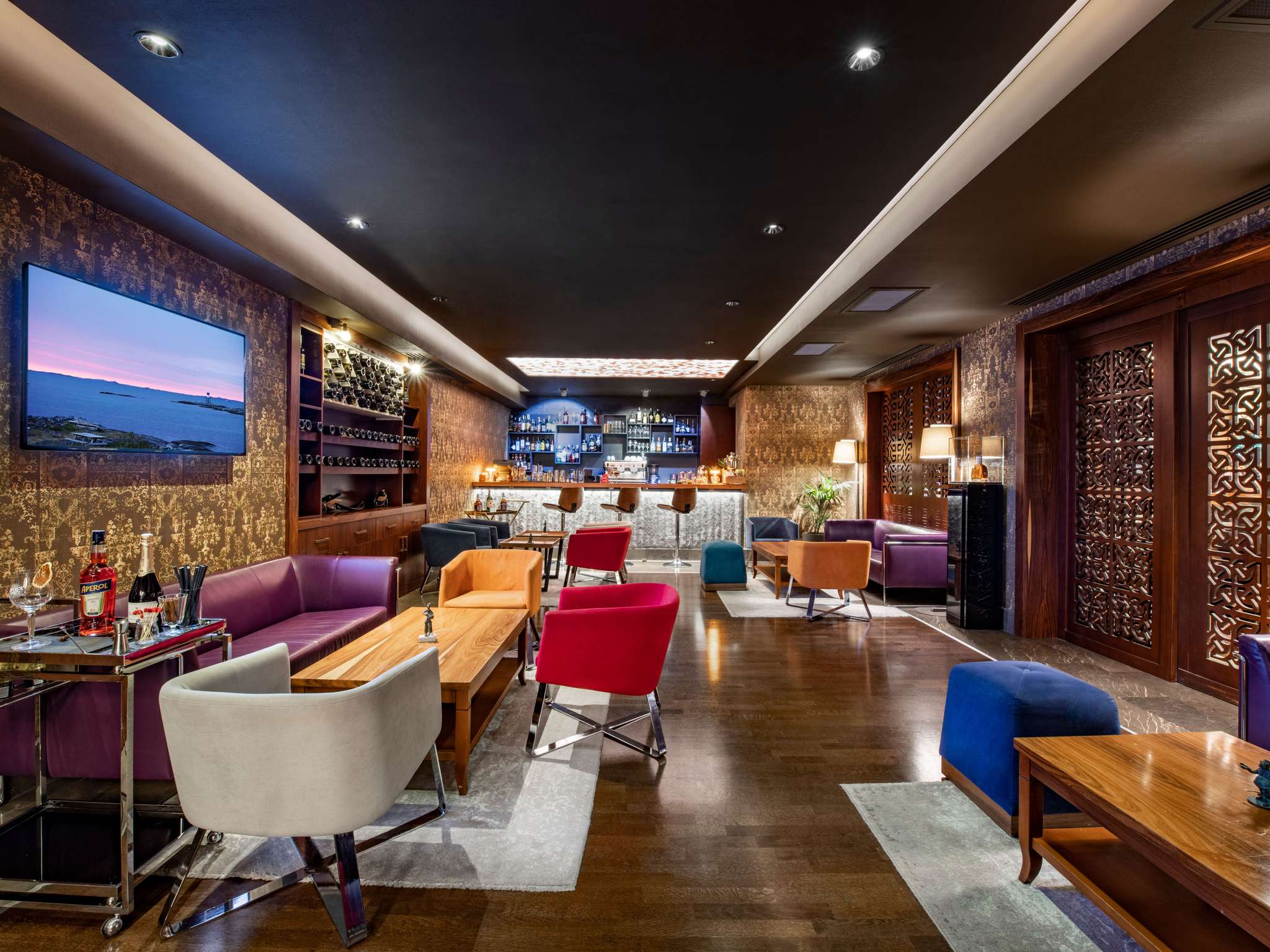 LOBBY BAR