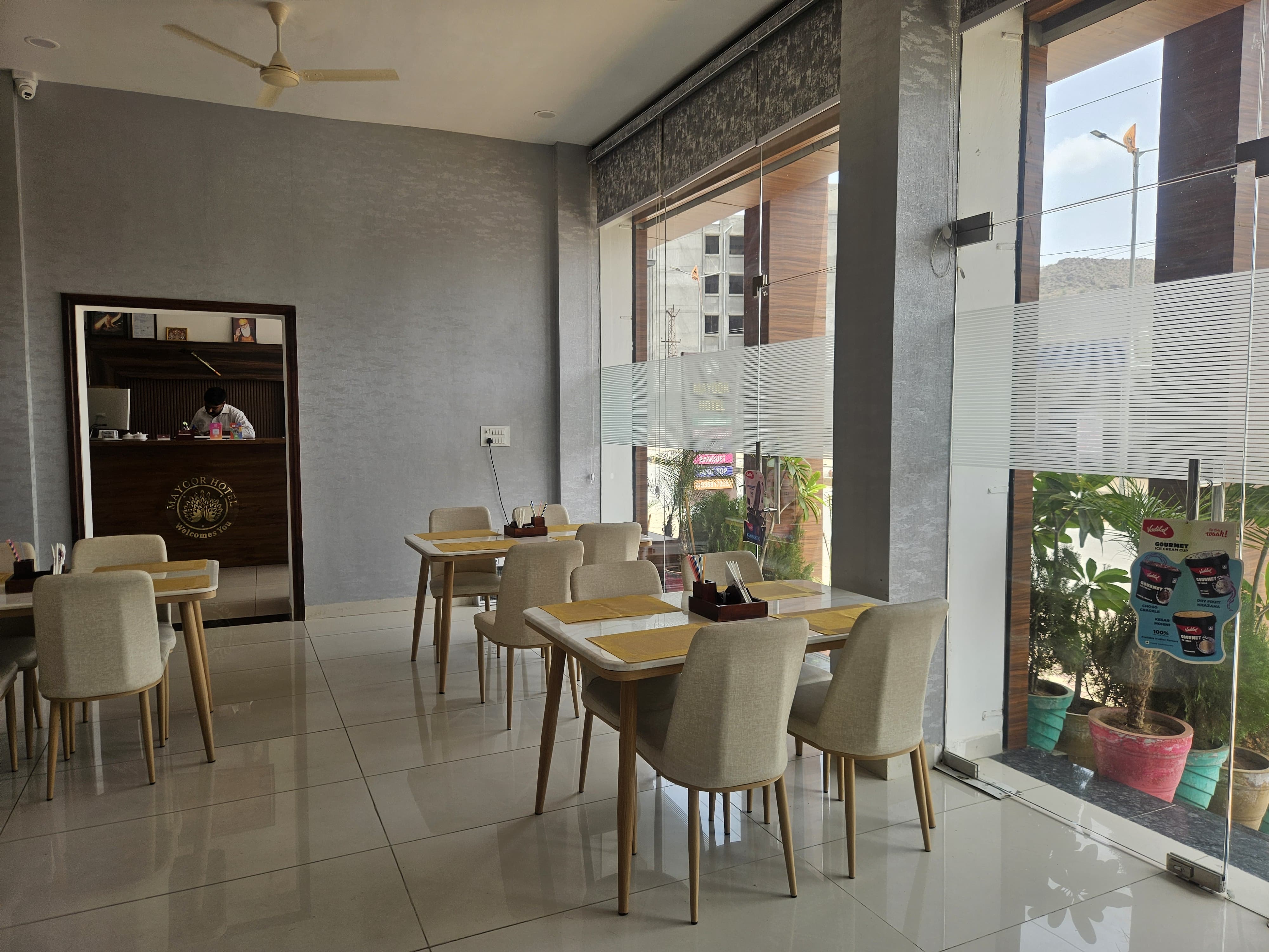 Mayoor Hotel and Restaurant