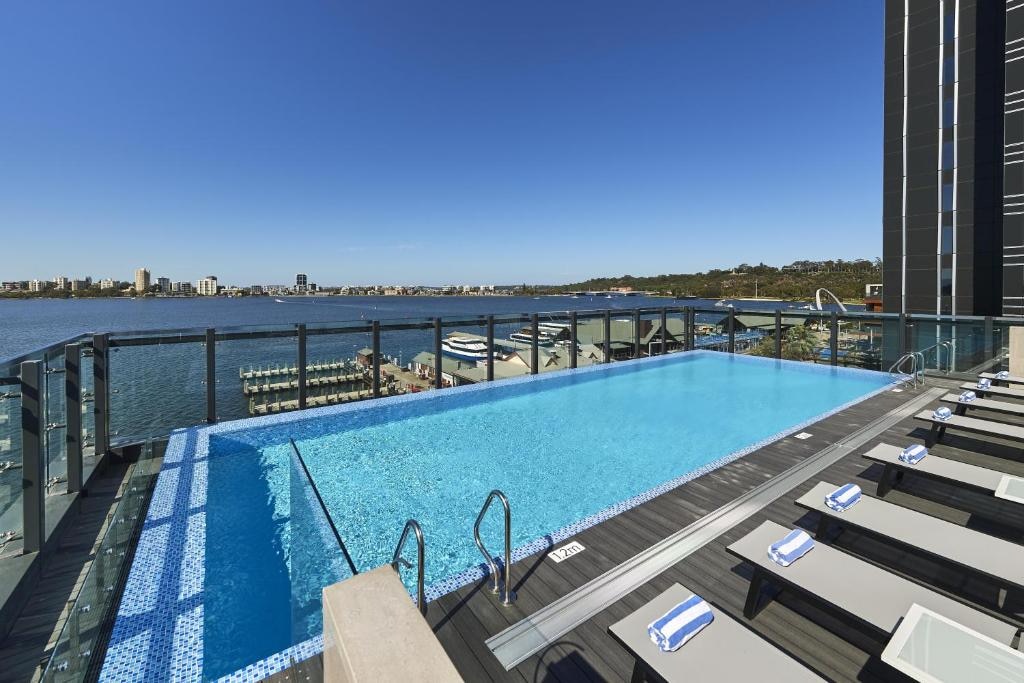 Pool Bar