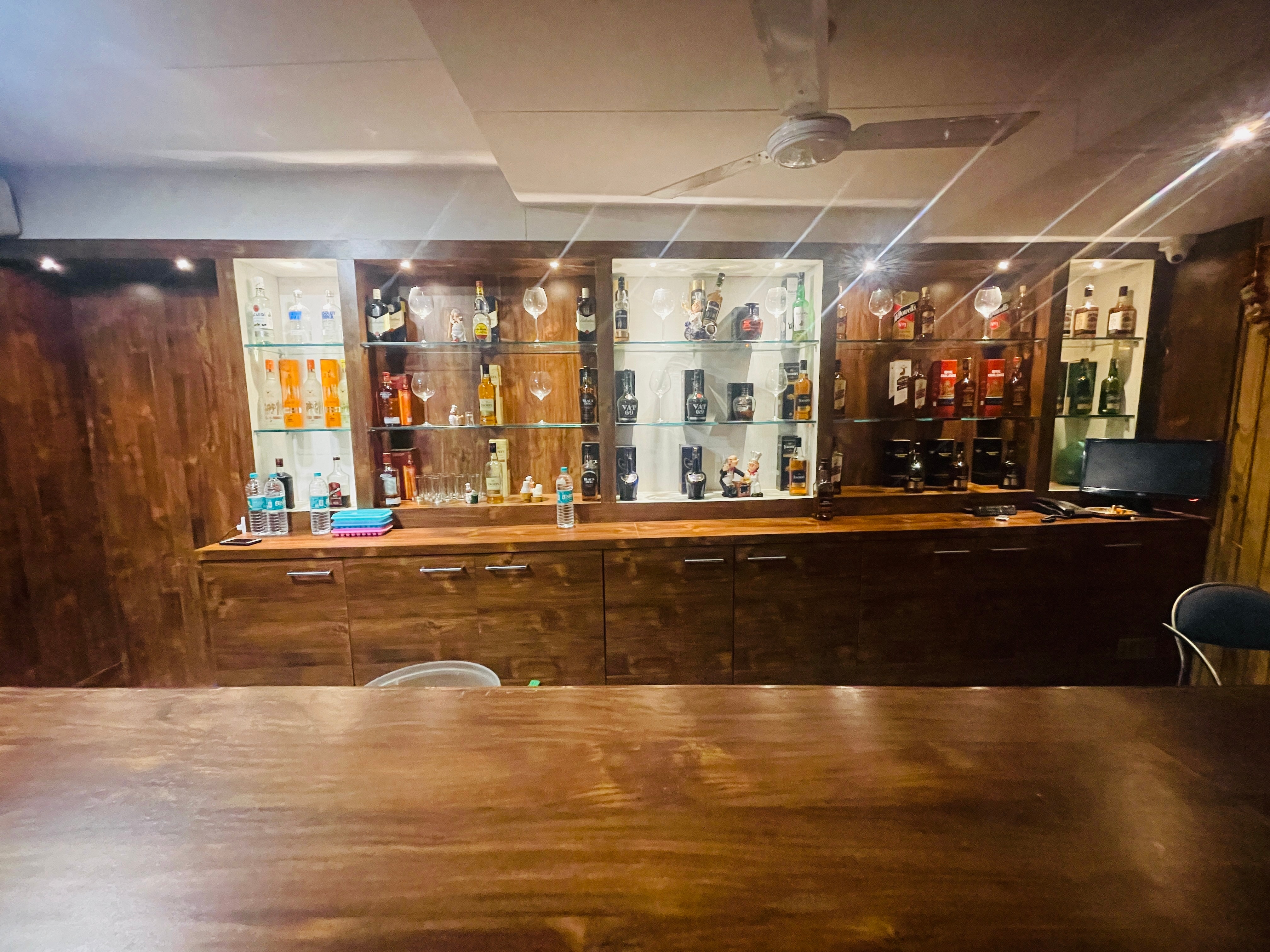 man manuhar bar