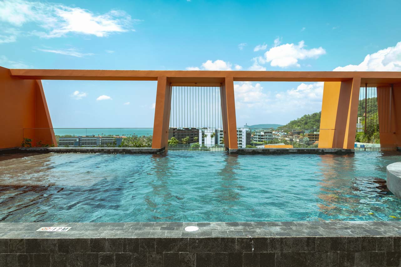ADAM's EDGE rooftop pool bar
