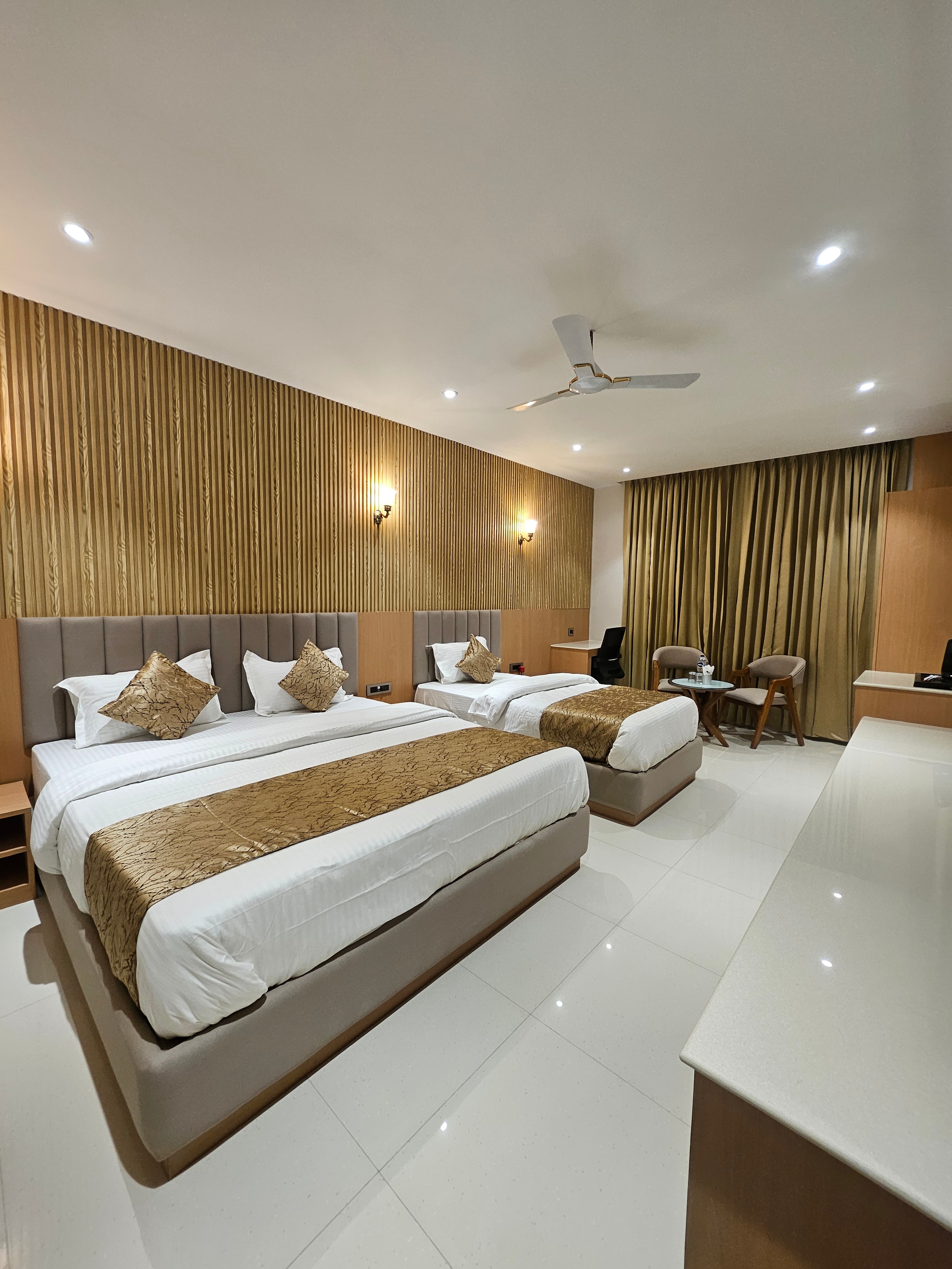 HOTEL TRIMURTI