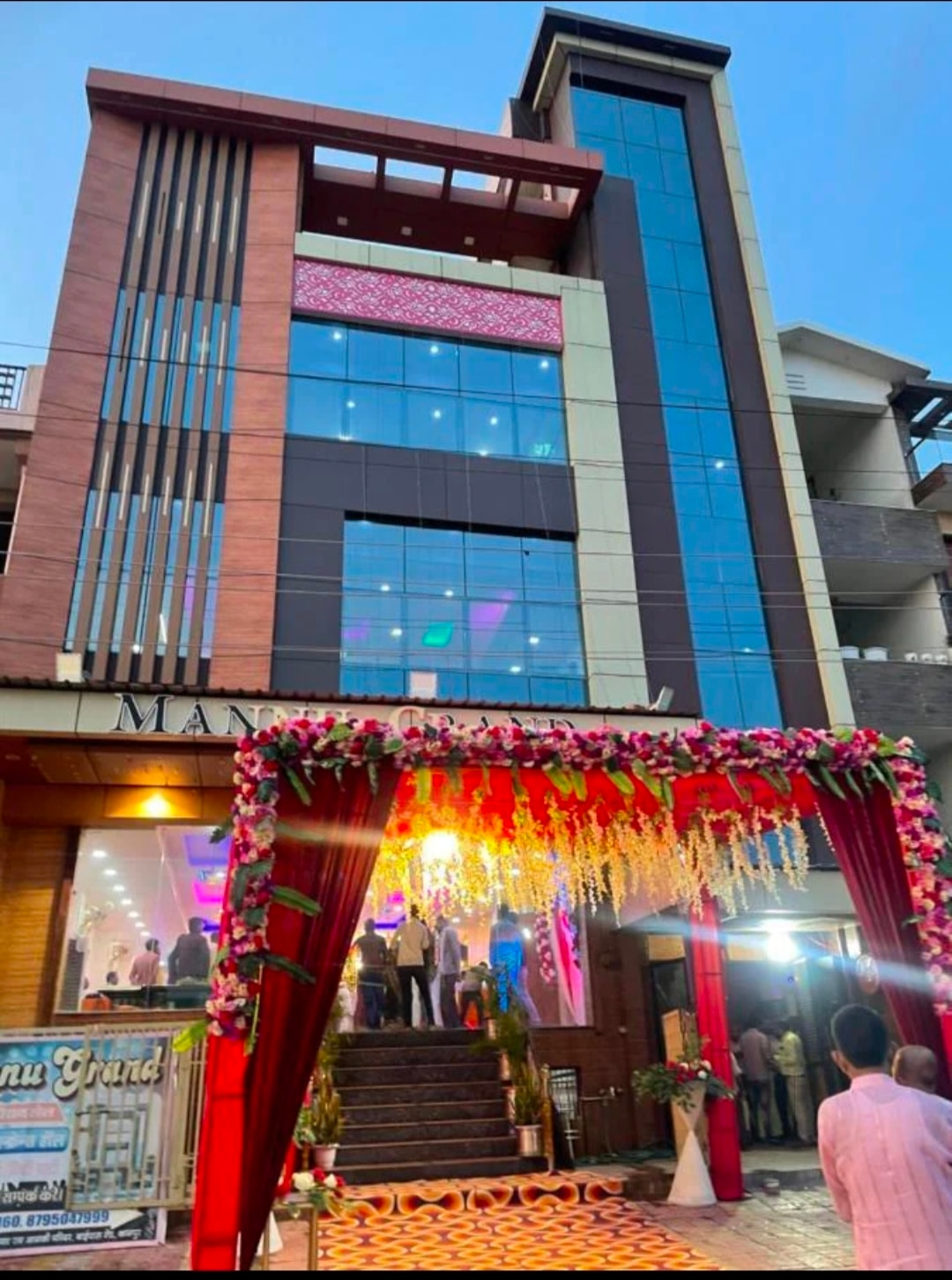 Mannu Grand restaurant 