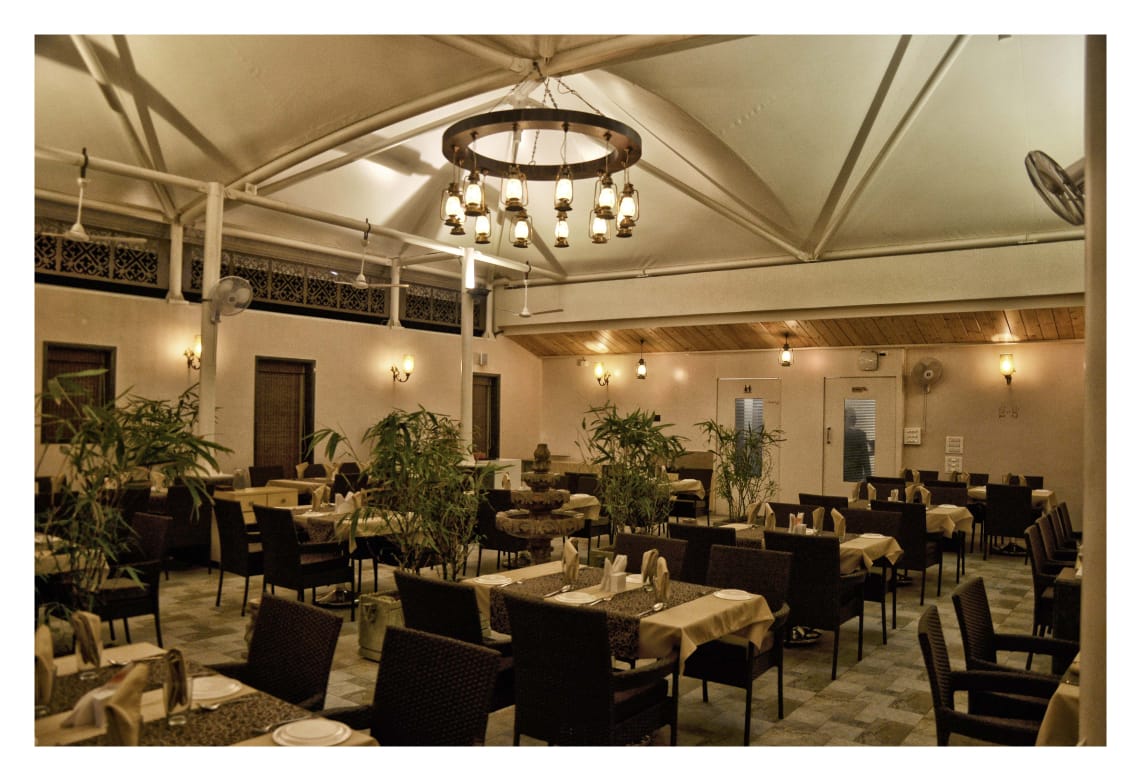 Veg \ Non Veg Restaurant Raj Palace