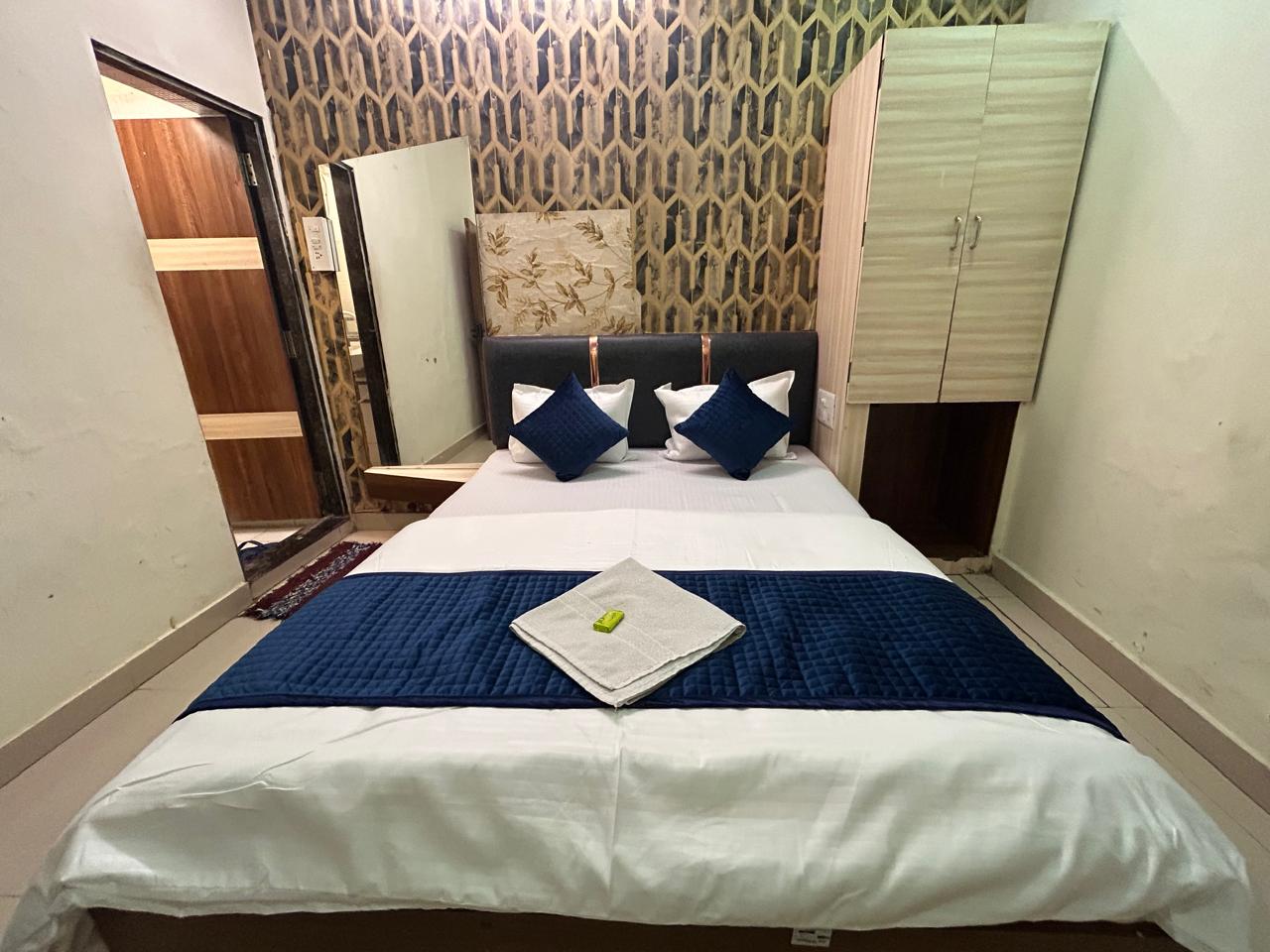 Hotel Mahakal Ashray, Ujjain — ₹600/night, 3.4★, 110 m from Mahakal Temple