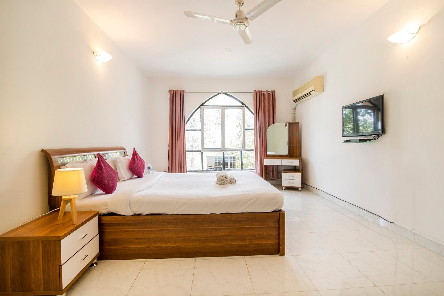 10 Blossom Service Apartment Riverview Koregaon Park, Pune 10 Blossom Service Apartment Riverview Koregaon Park, Pune