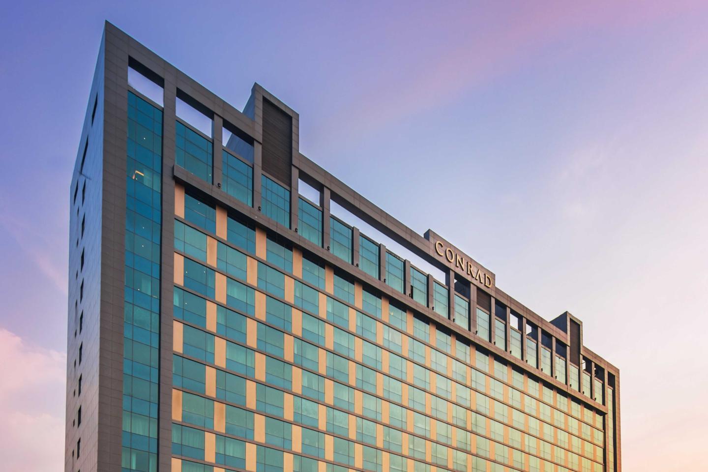 Conrad Pune- Luxury by Hilton 𝗕𝗢𝗢𝗞 Pune Hotel