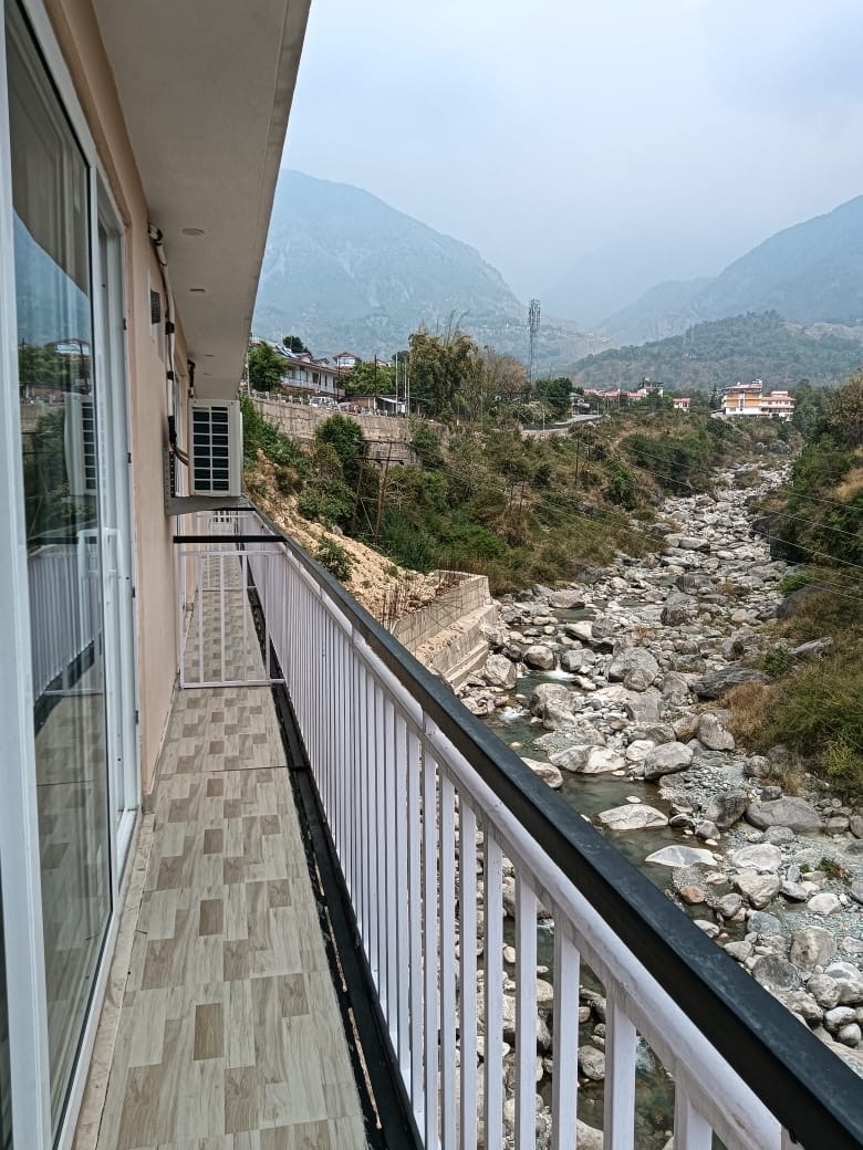 RIVER SIDE CAFE