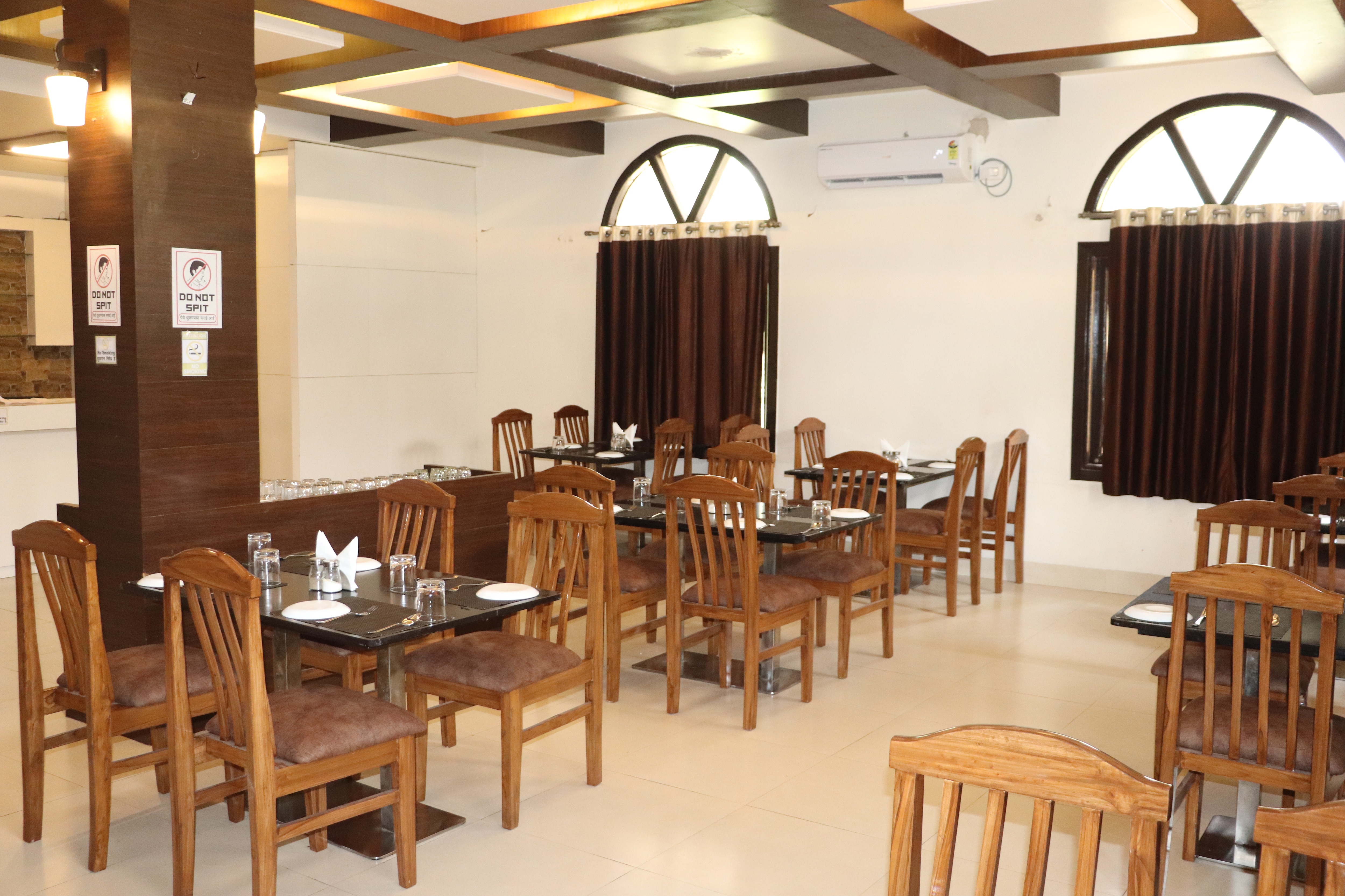 Kailas Family Restaurant & Bar