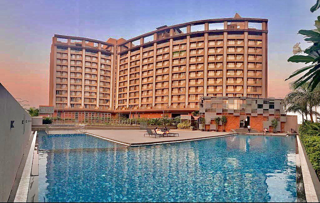 Weekend address by Staycation ๐๐ข๐ข๐ Surat Apartment