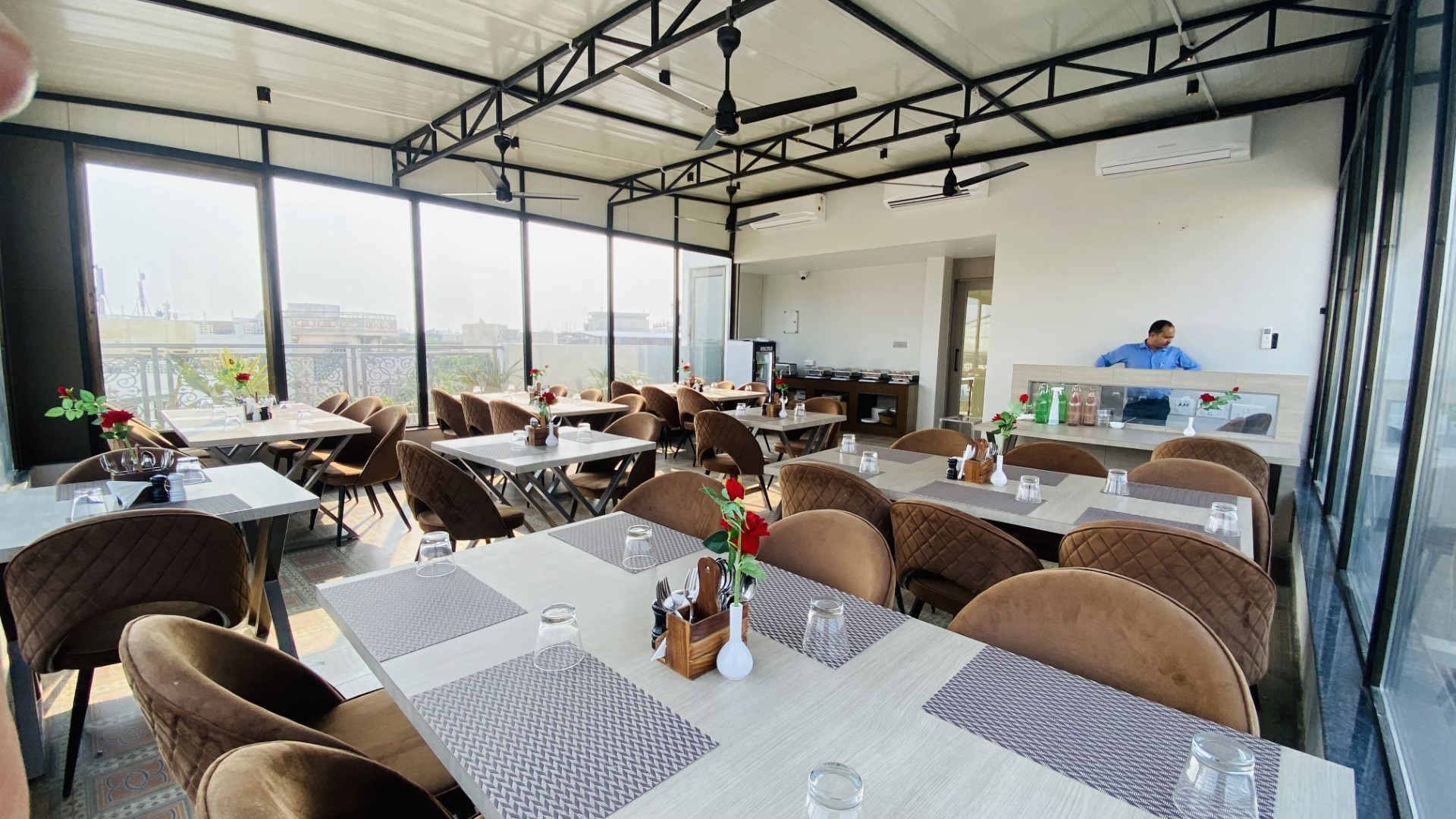 Glorious Cafe & Dining