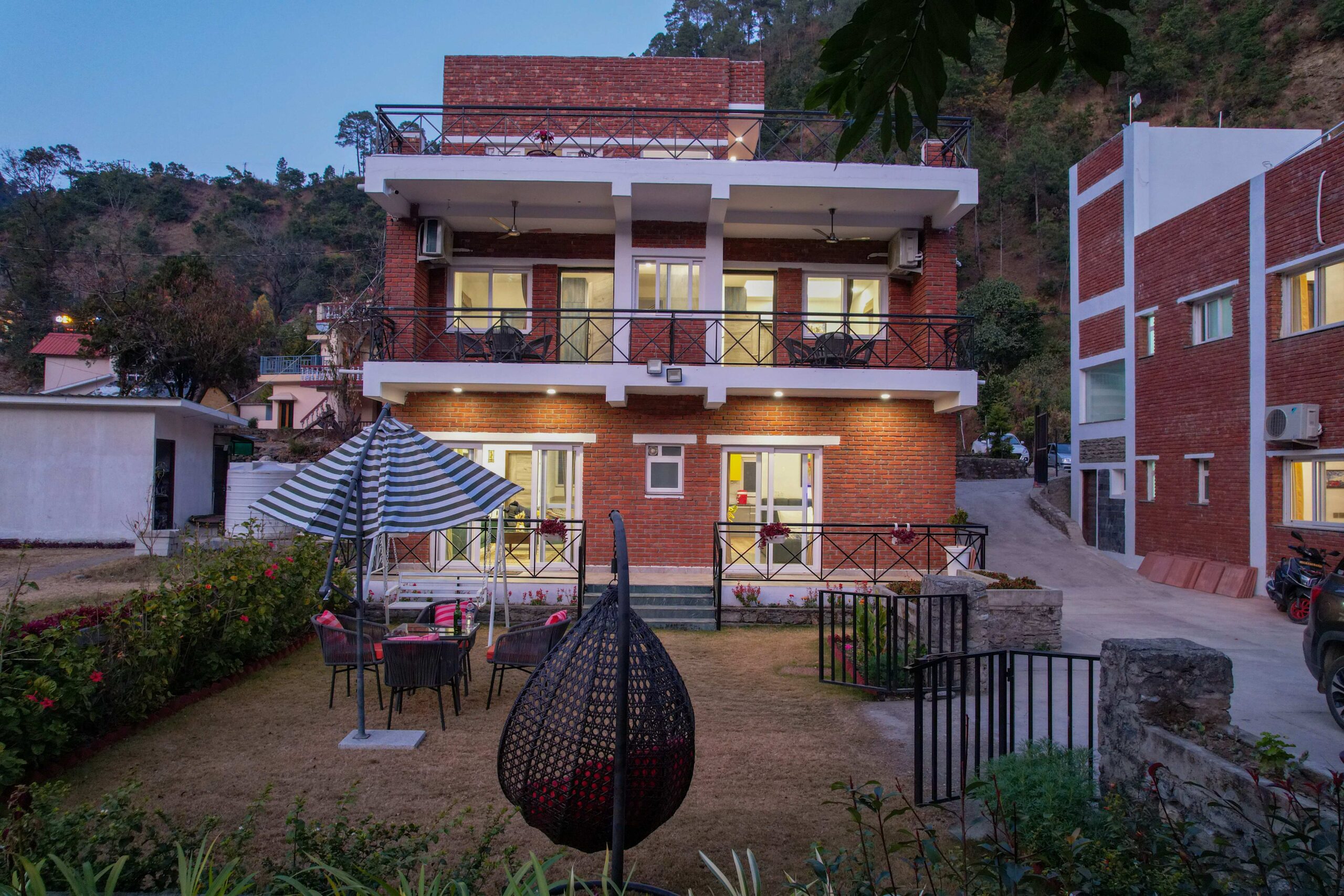 Rizz Water 𝗕𝗢𝗢𝗞 Bhimtal Villa