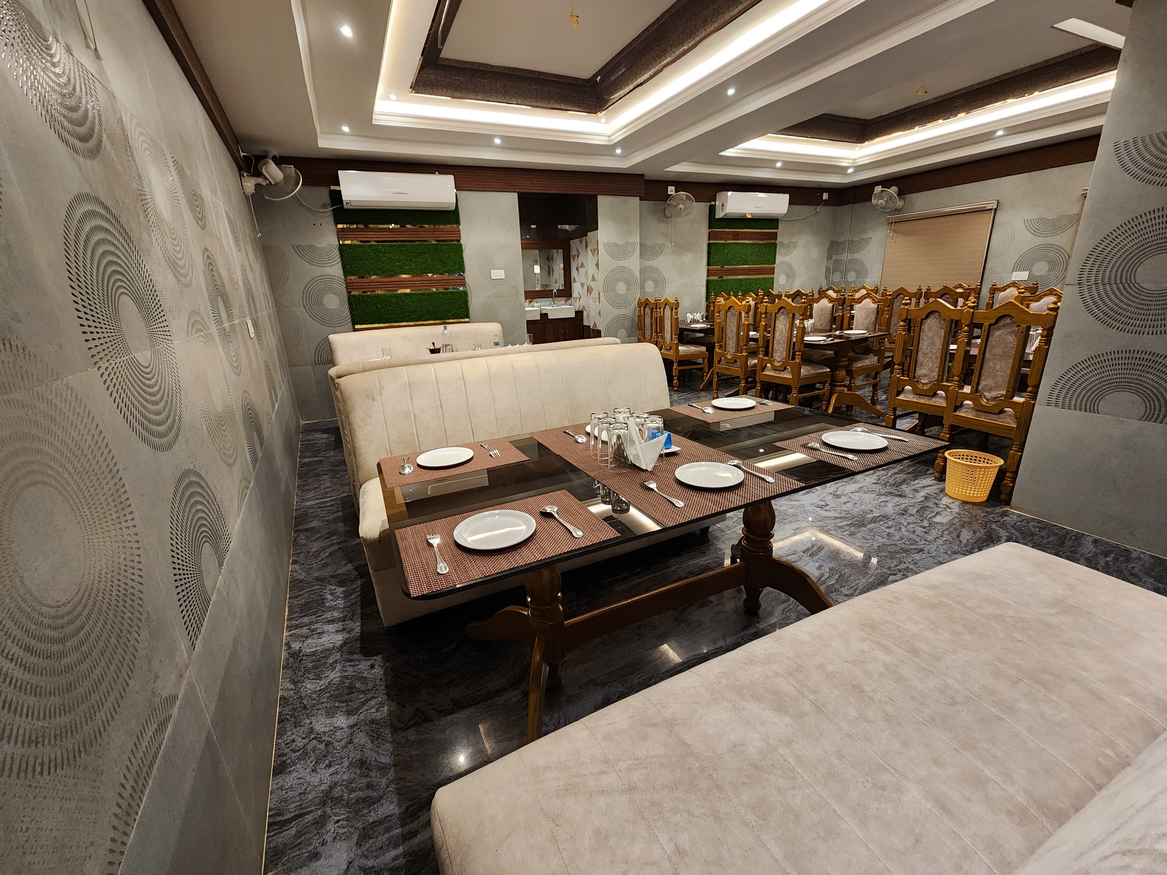 Hotel Narendra Plaza