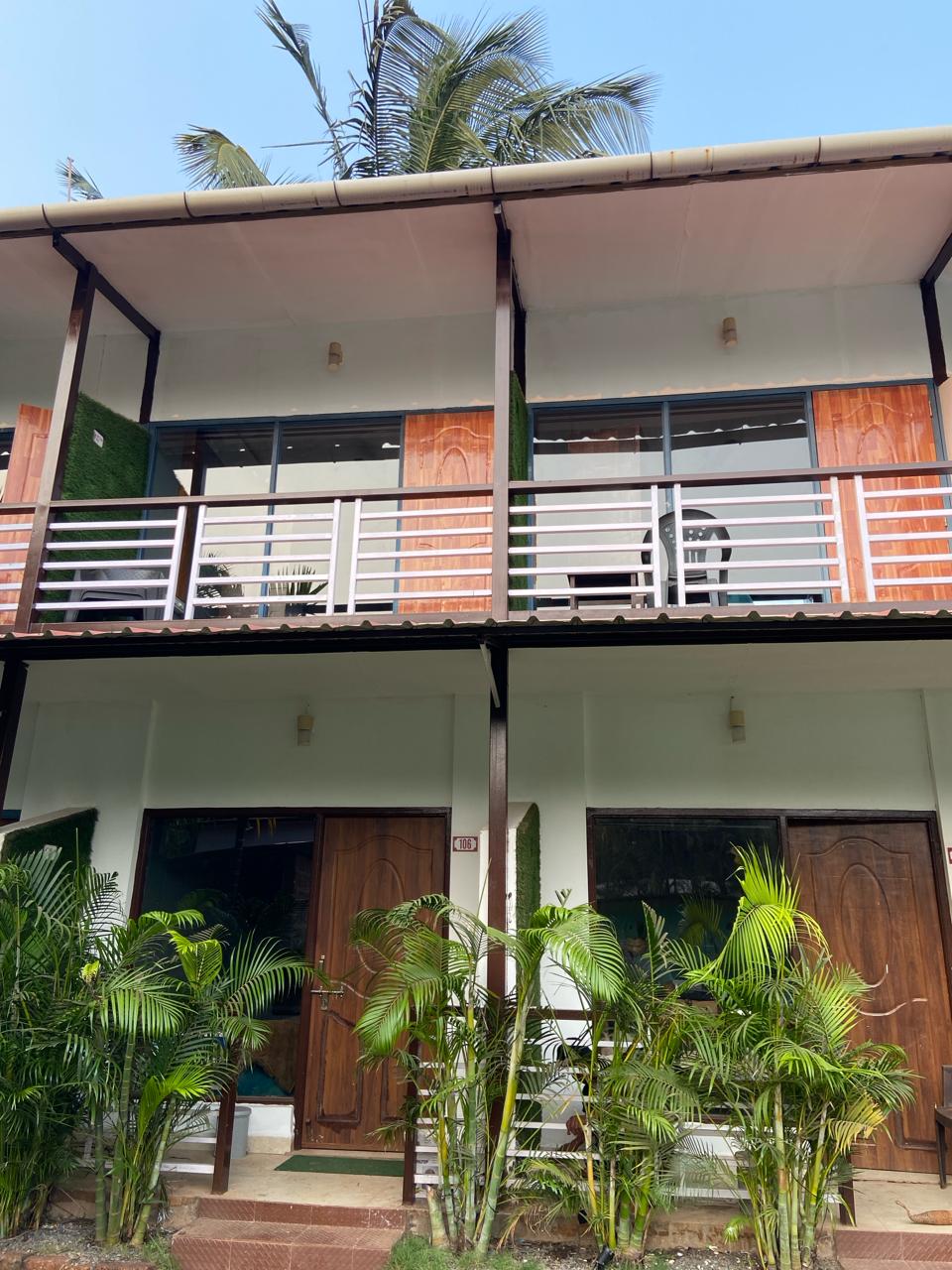 Yogi Beach Resort & Cafe