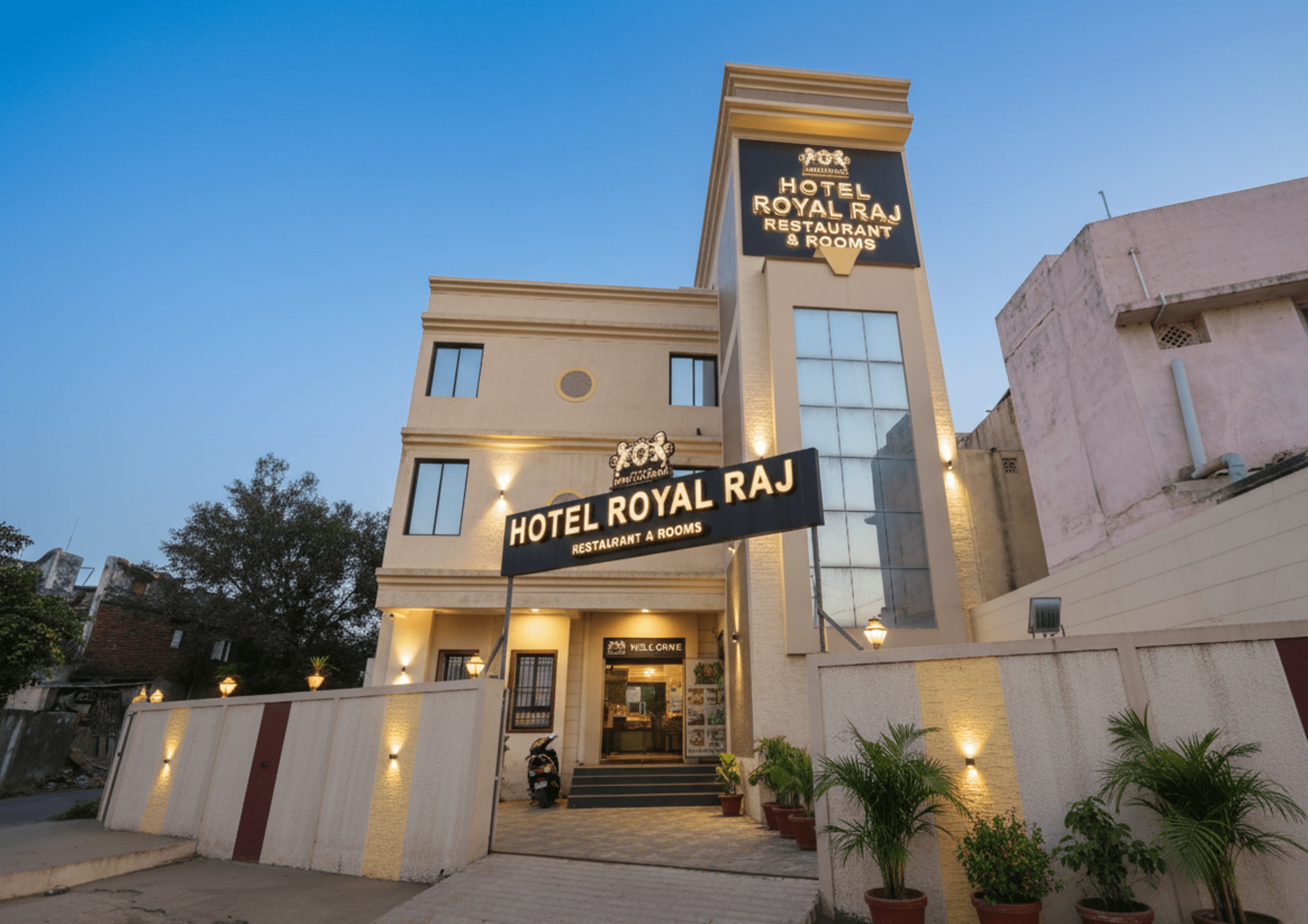 Hotel Royal Raj 𝗕𝗢𝗢𝗞 Rajkot Hotel