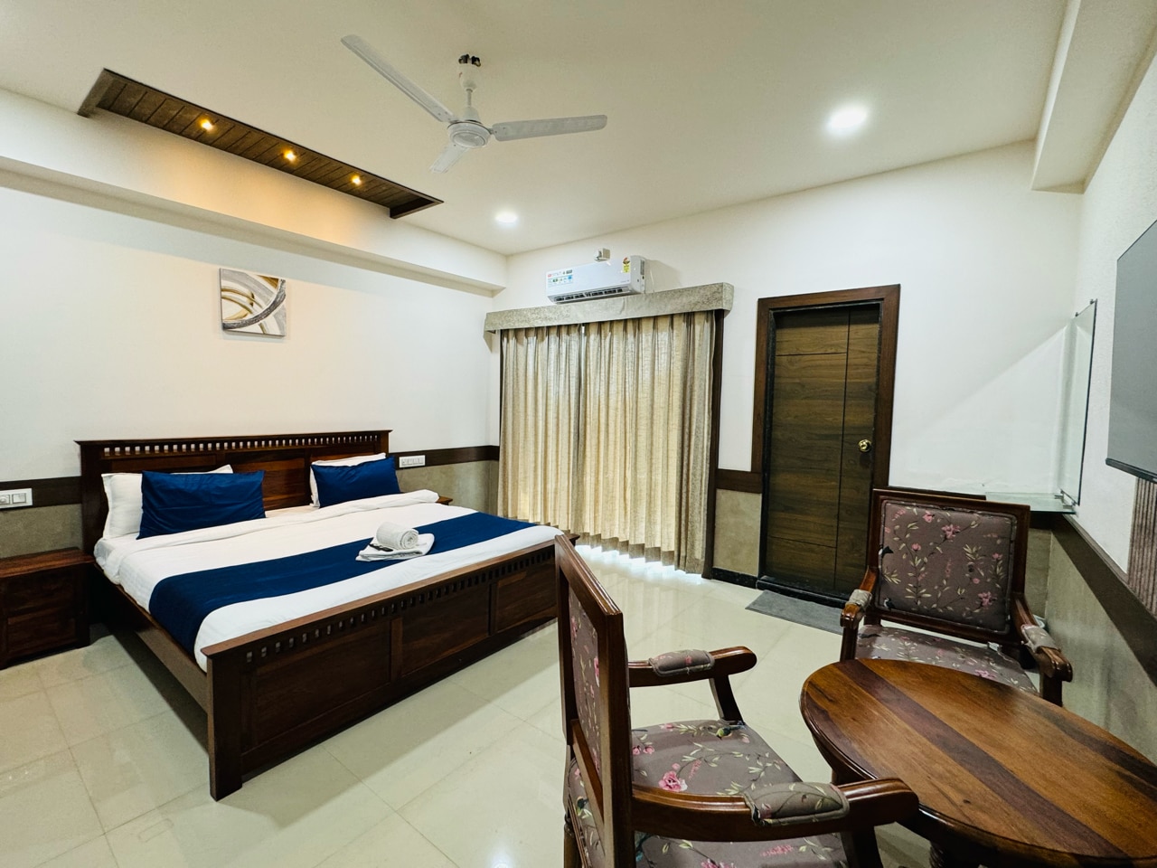 Col's Uphaar Tirth Hotel Ujjain - Reviews, Photos & Offer