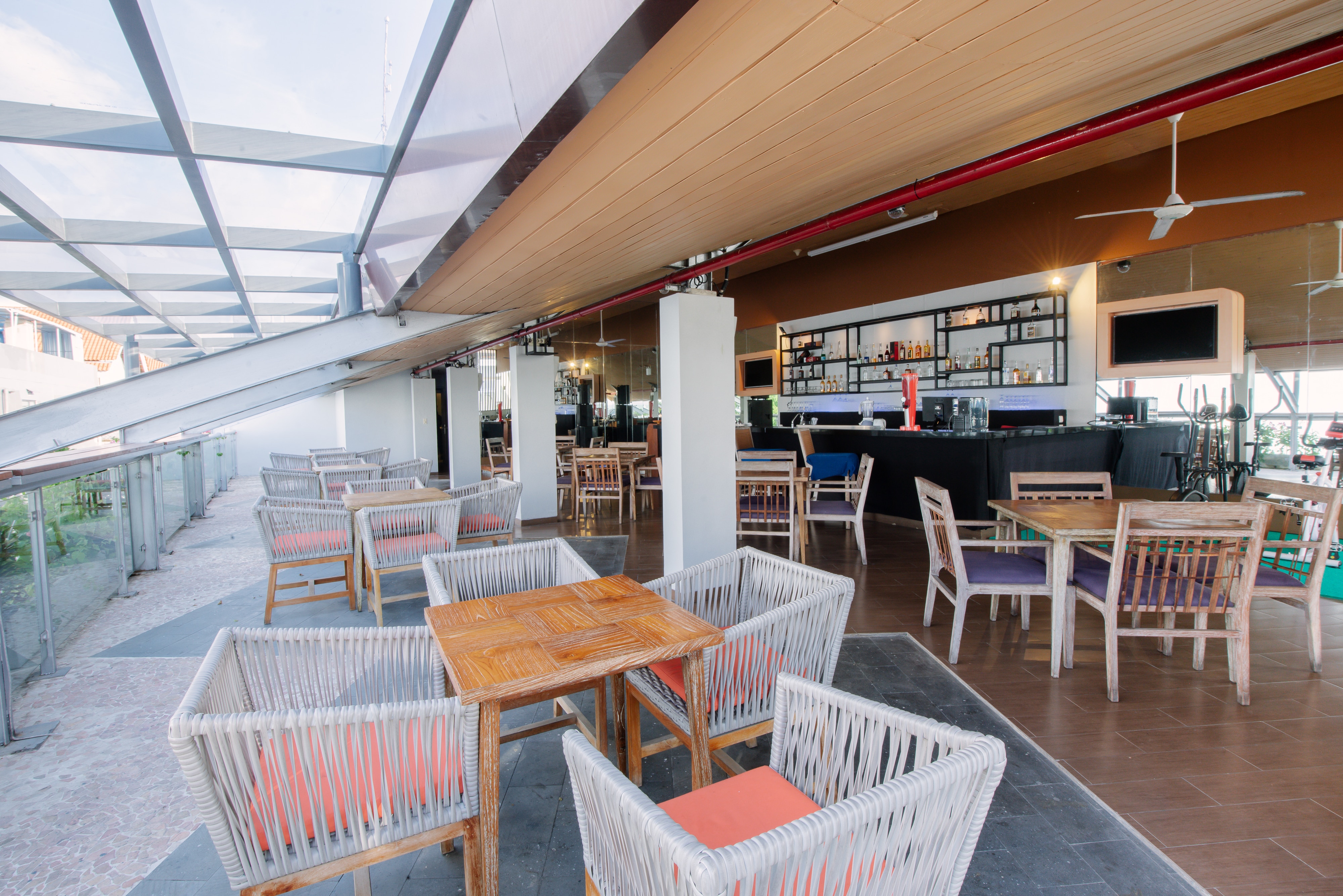 Skylight Rooftop Pool & Bar